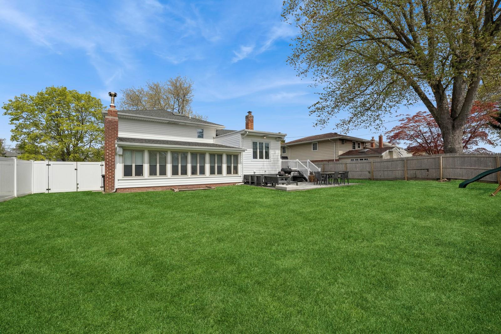 16 Maywood Place