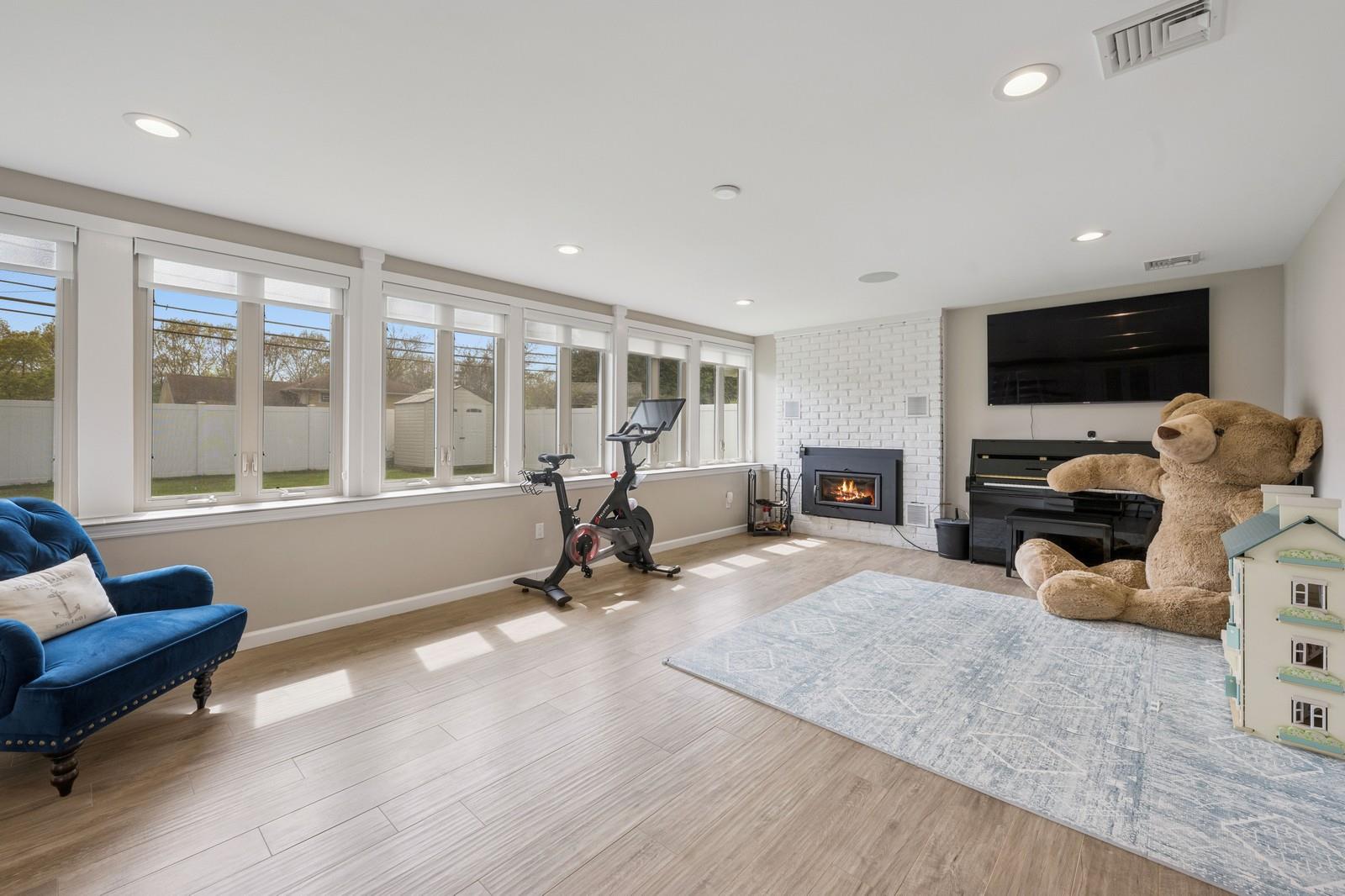 16 Maywood Place