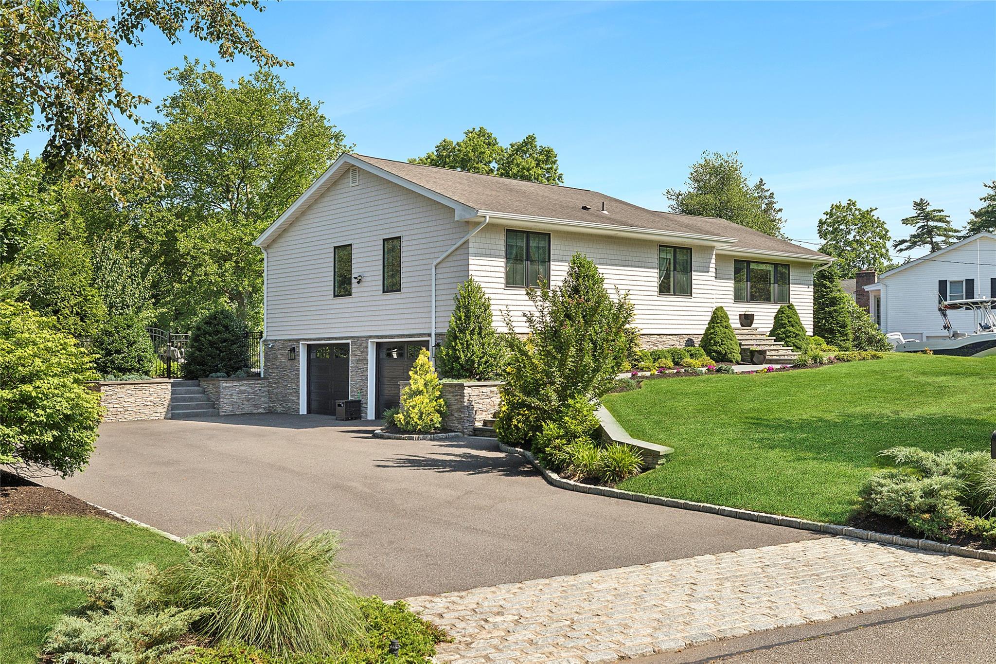 6 Village Way