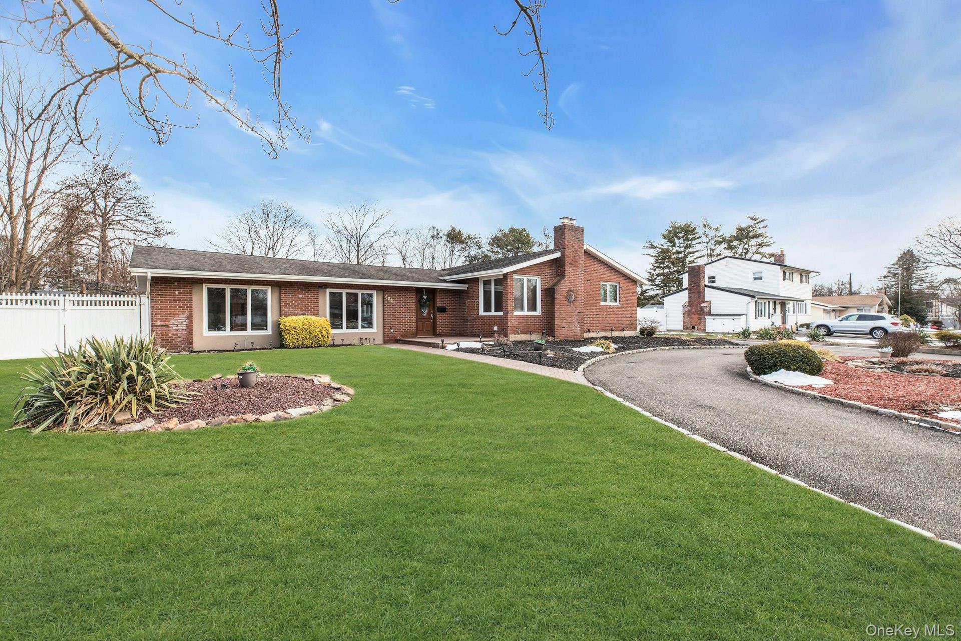 1044 Commack Road