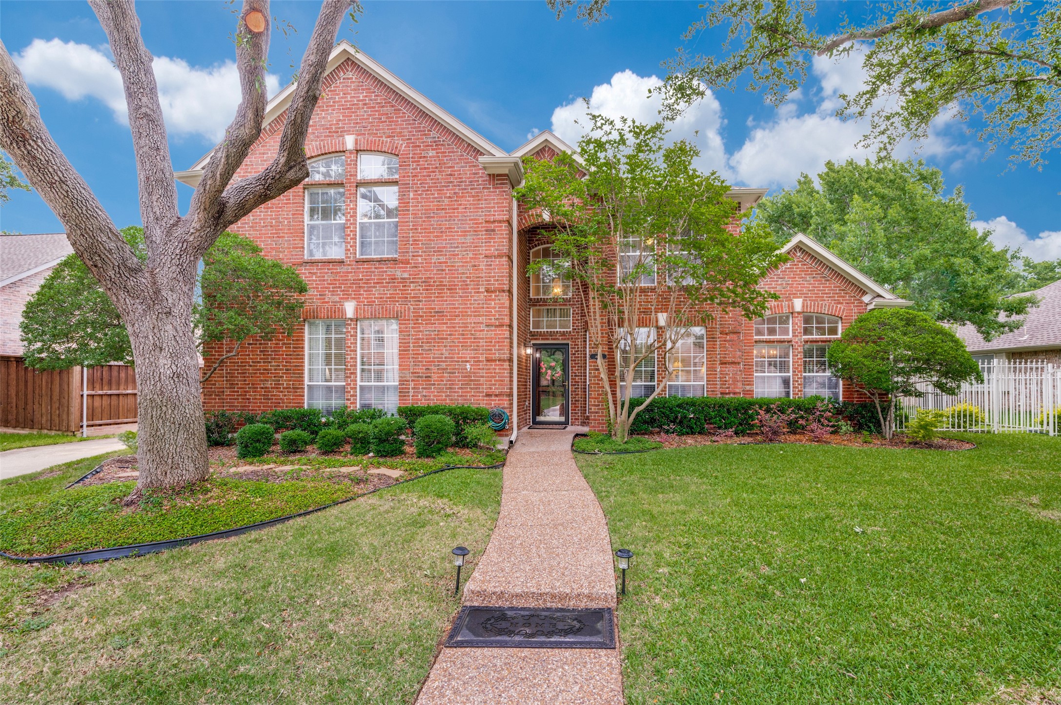 2806 Mayfair Lane