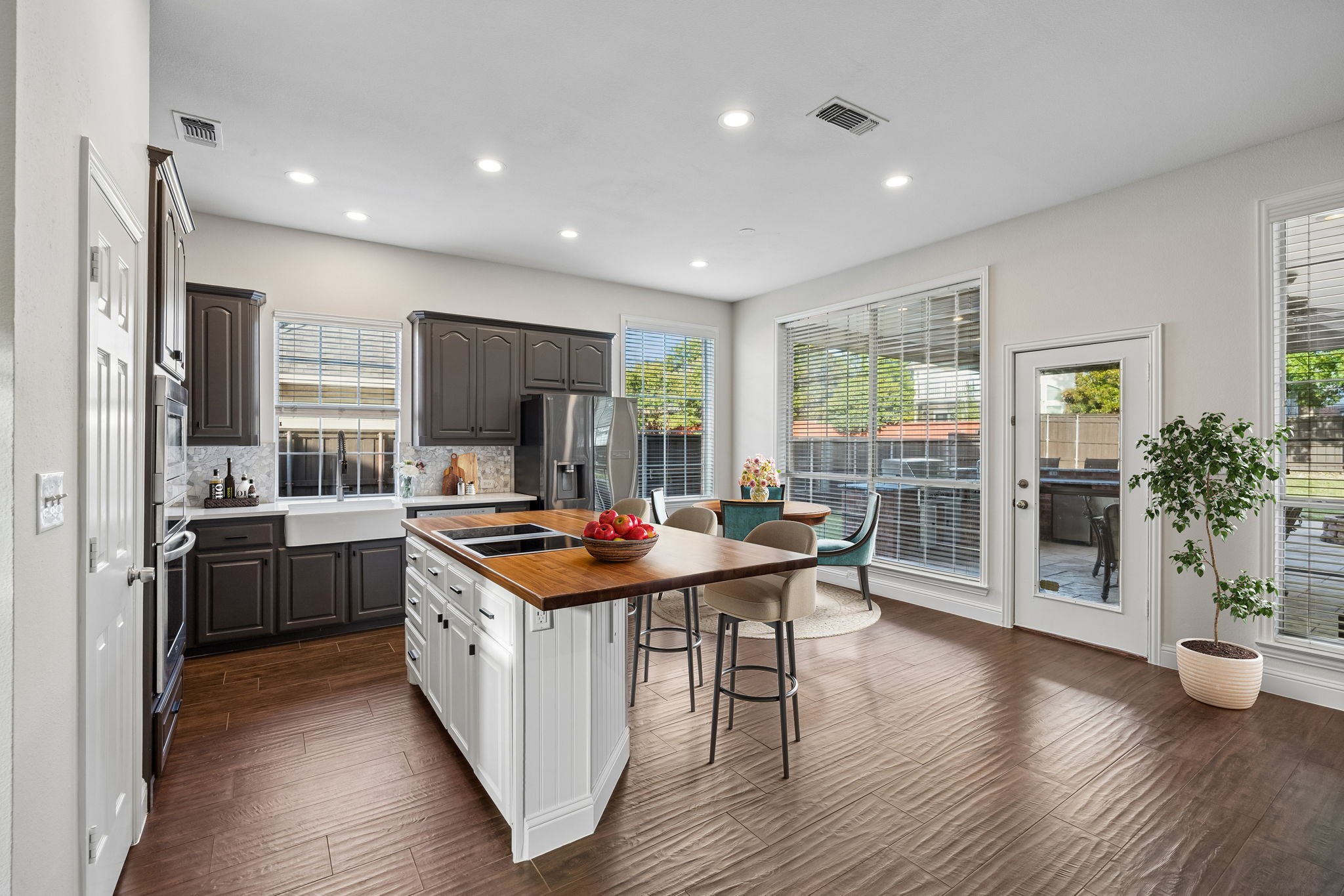 2713 Greenview Drive