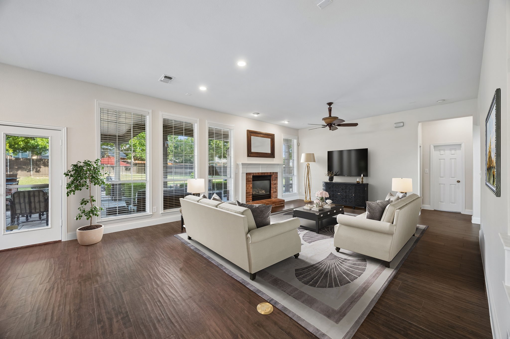 2713 Greenview Drive