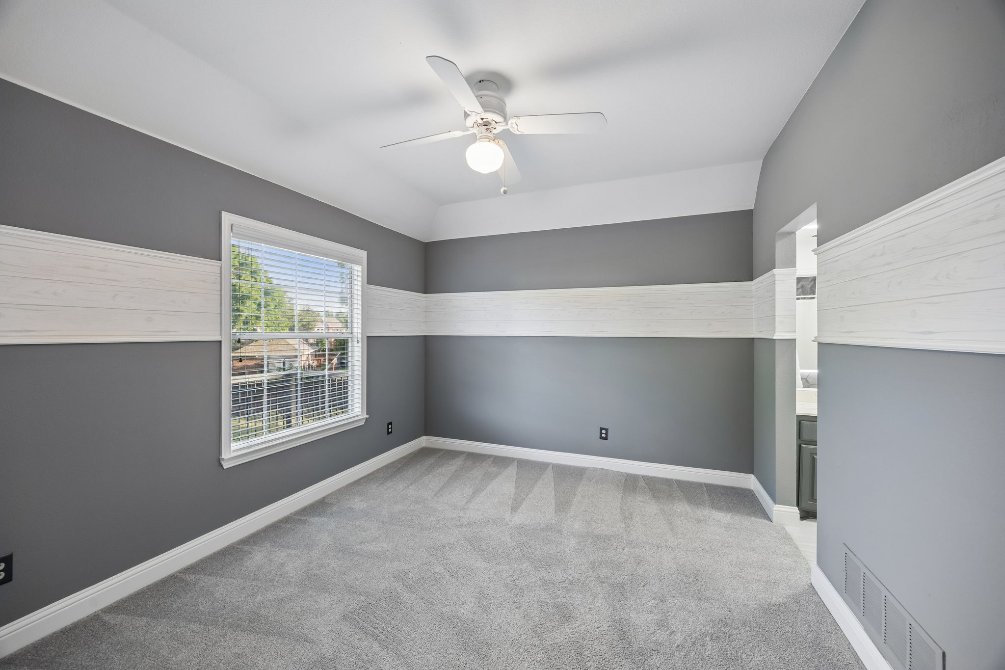 2713 Greenview Drive