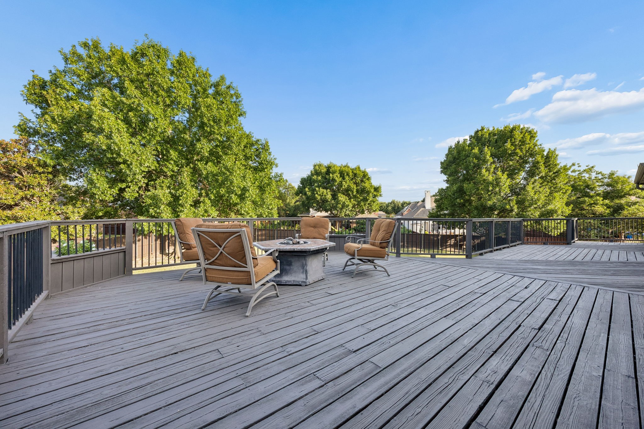 2713 Greenview Drive