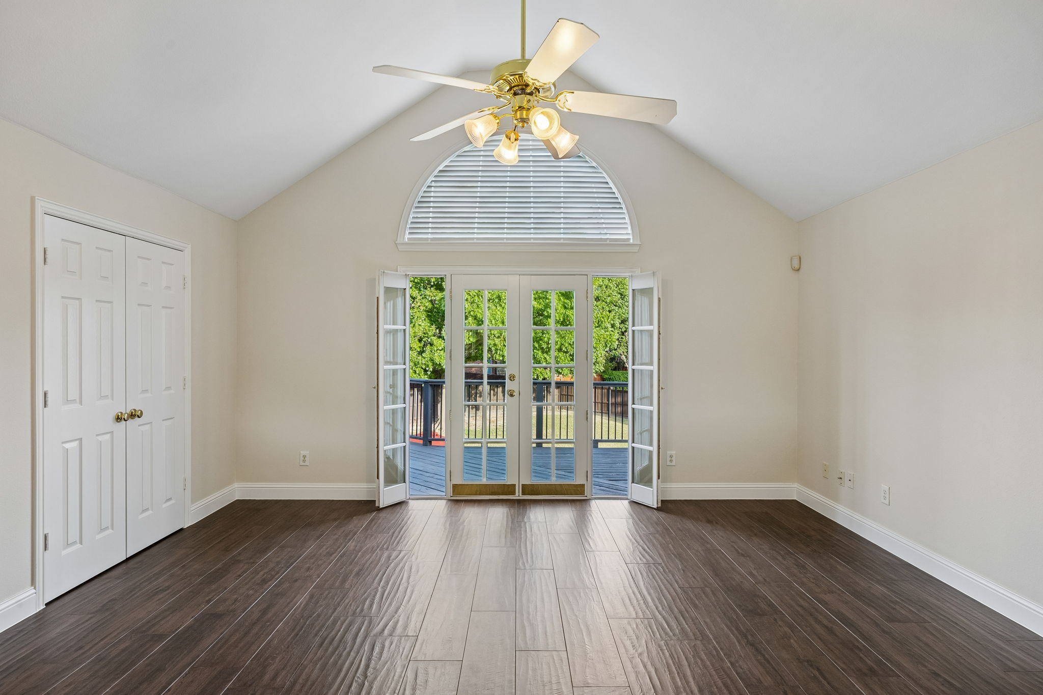 2713 Greenview Drive