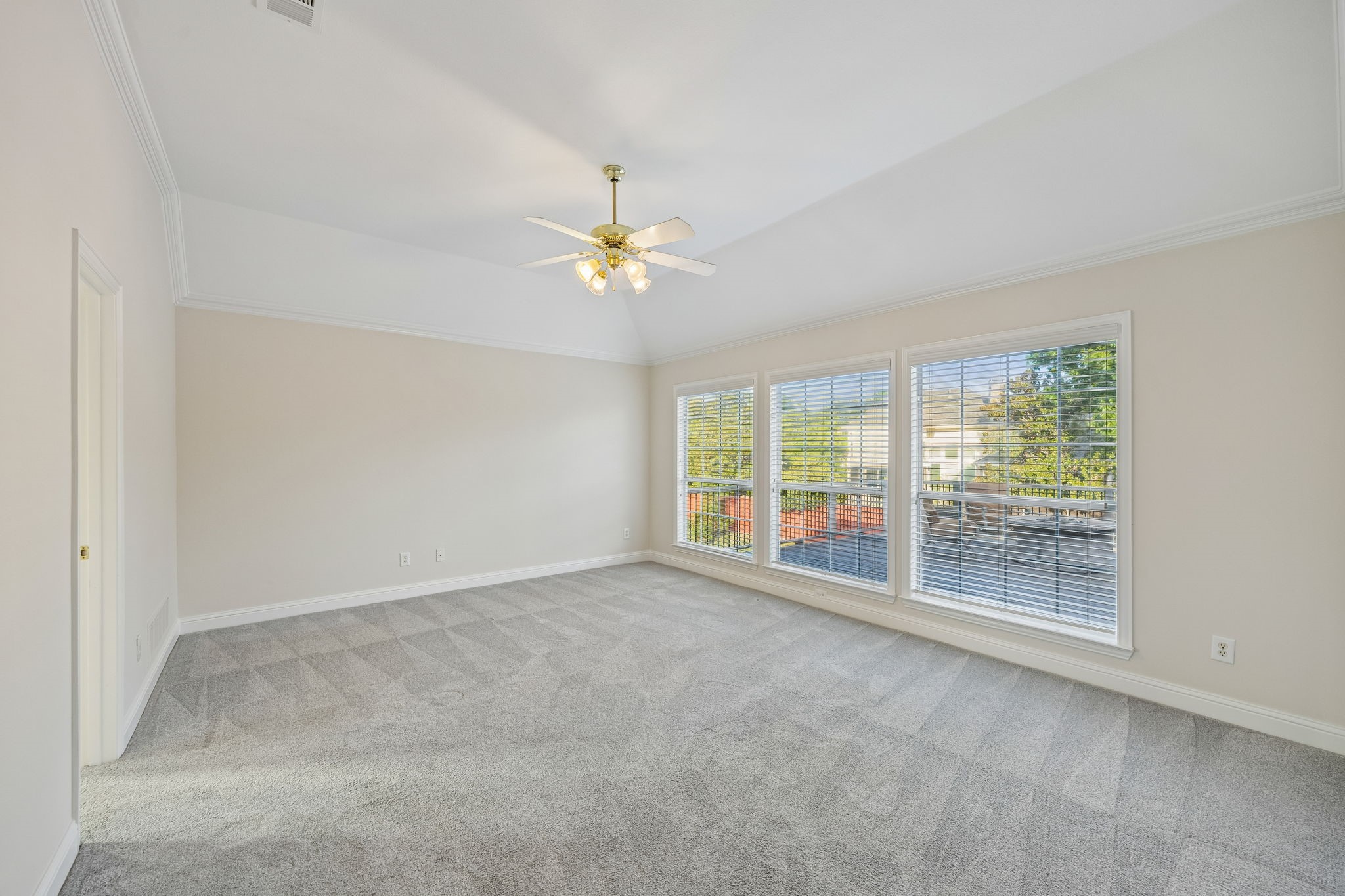 2713 Greenview Drive