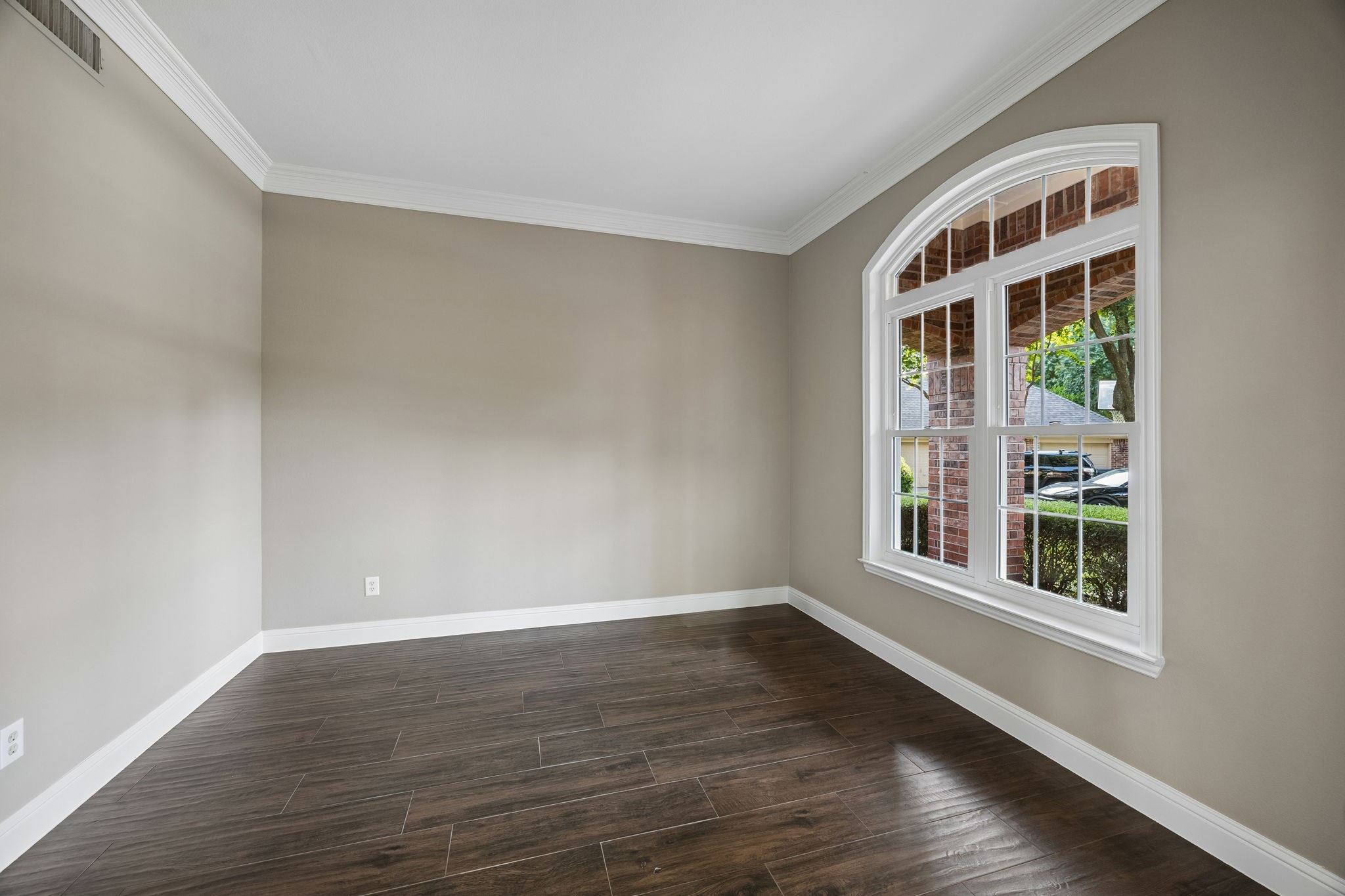 2713 Greenview Drive