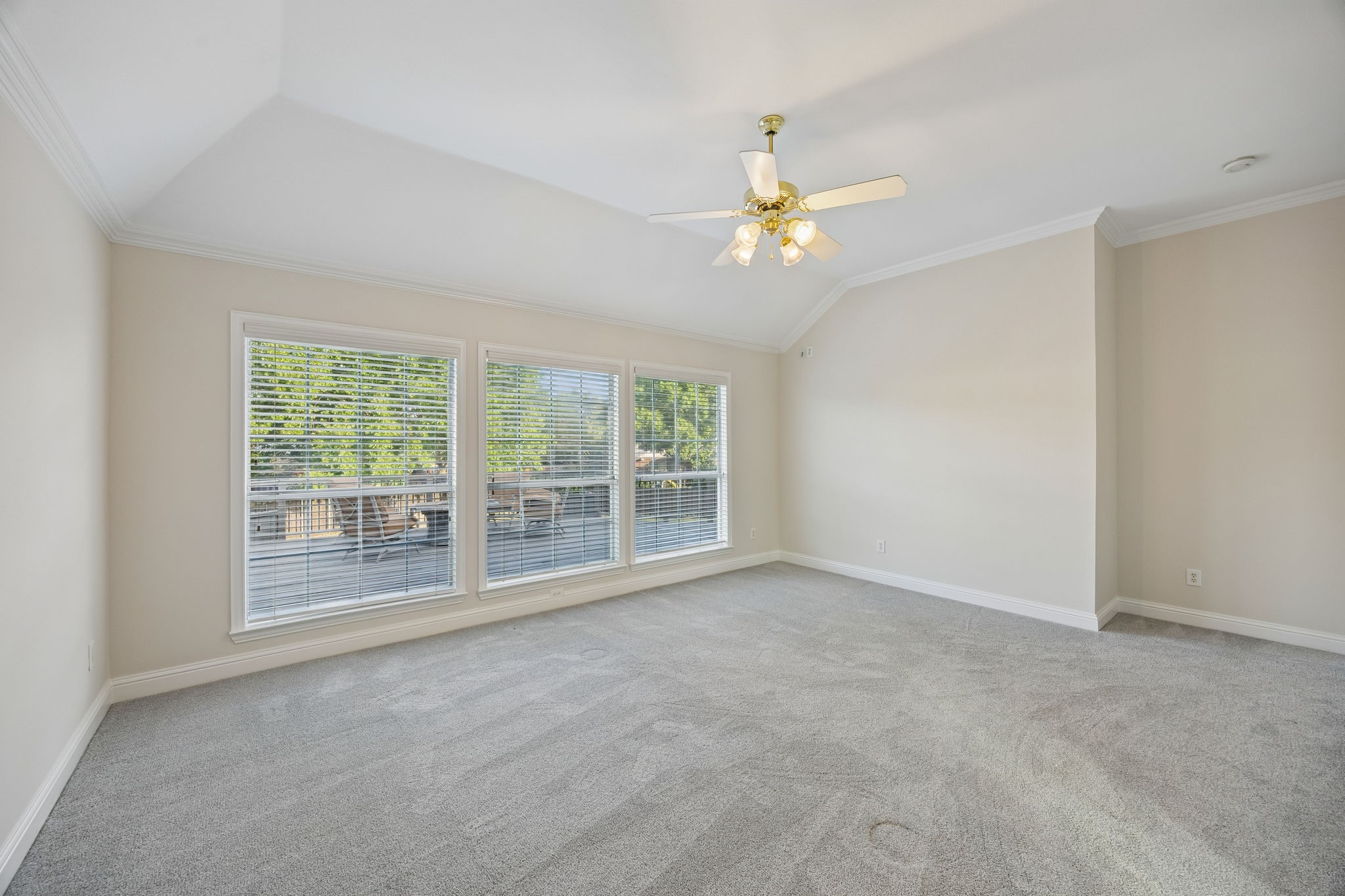 2713 Greenview Drive