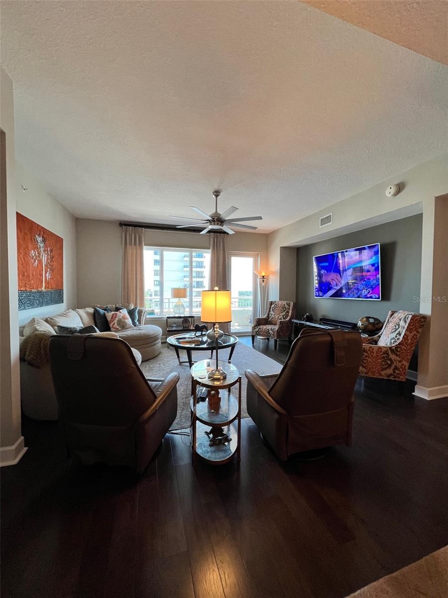 100 S EOLA DR #1105