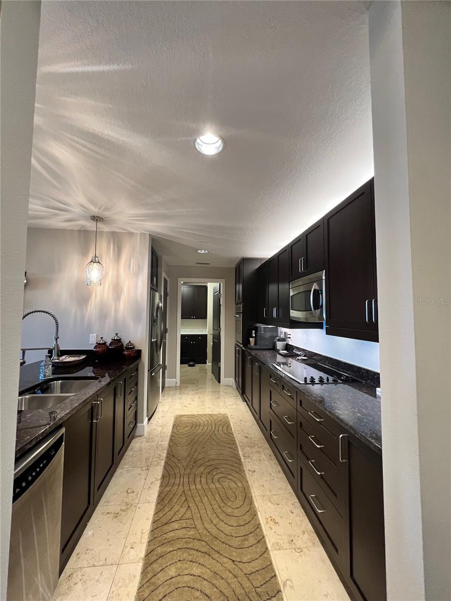 100 S EOLA DR #1105