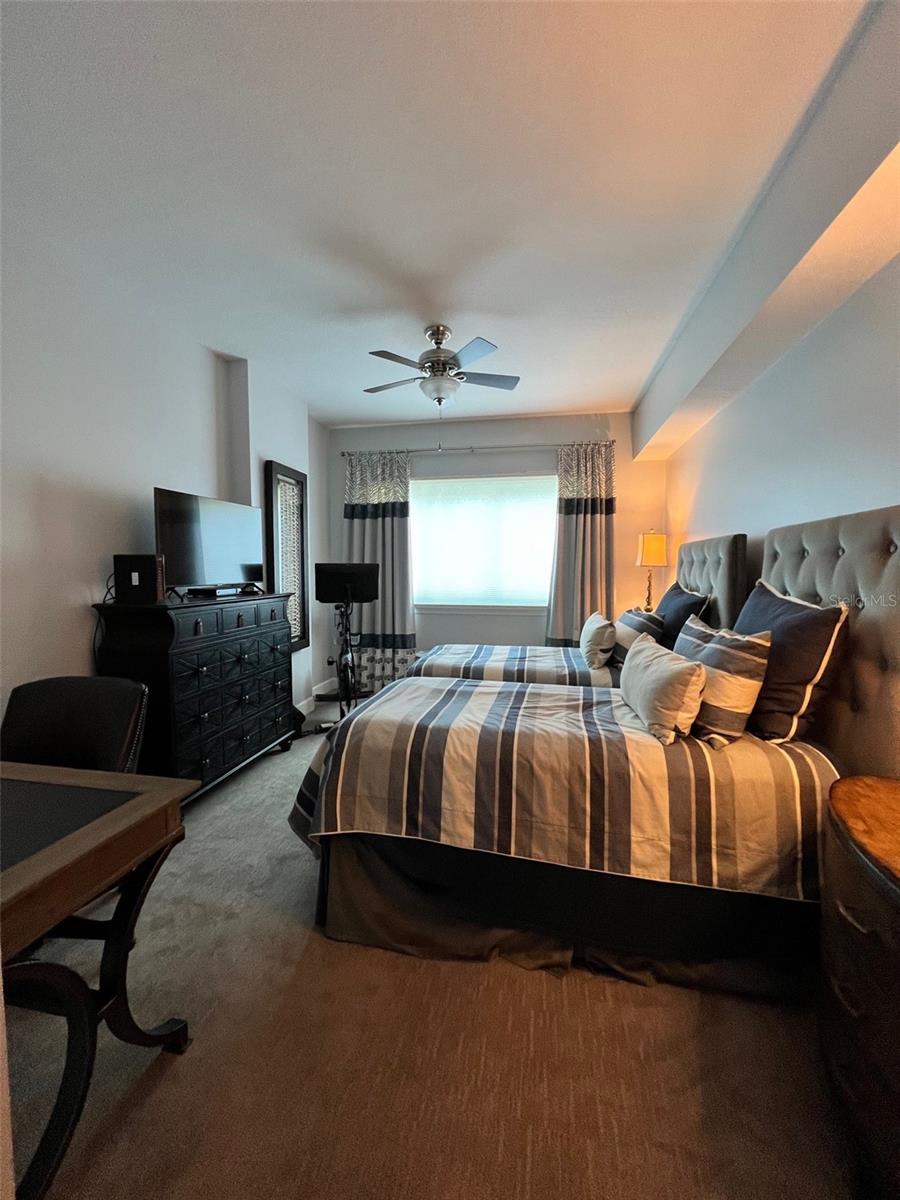100 S EOLA DR #1105