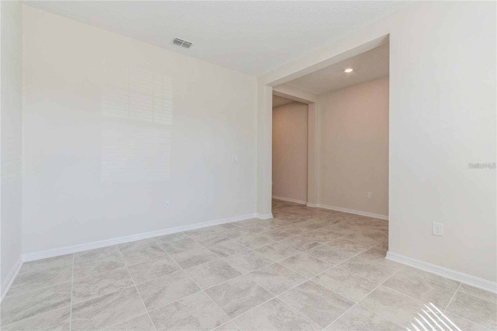 2738 NORWAY MAPLE CT