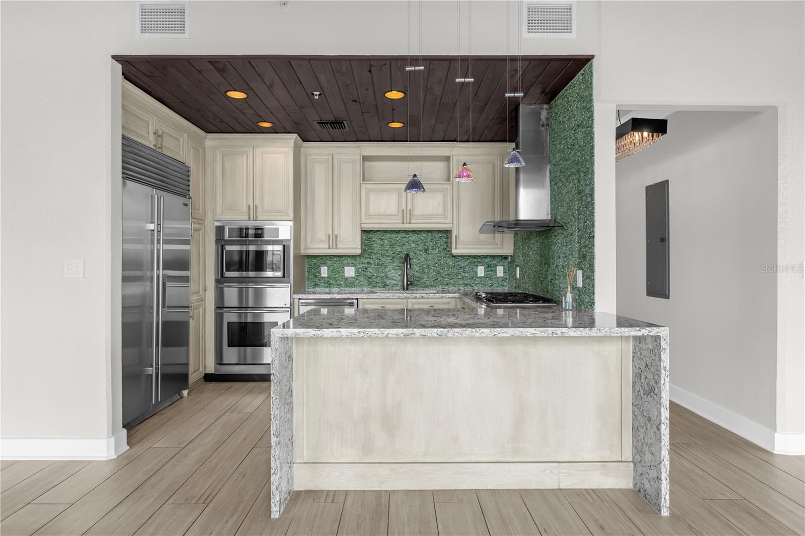 150 E ROBINSON ST #2701