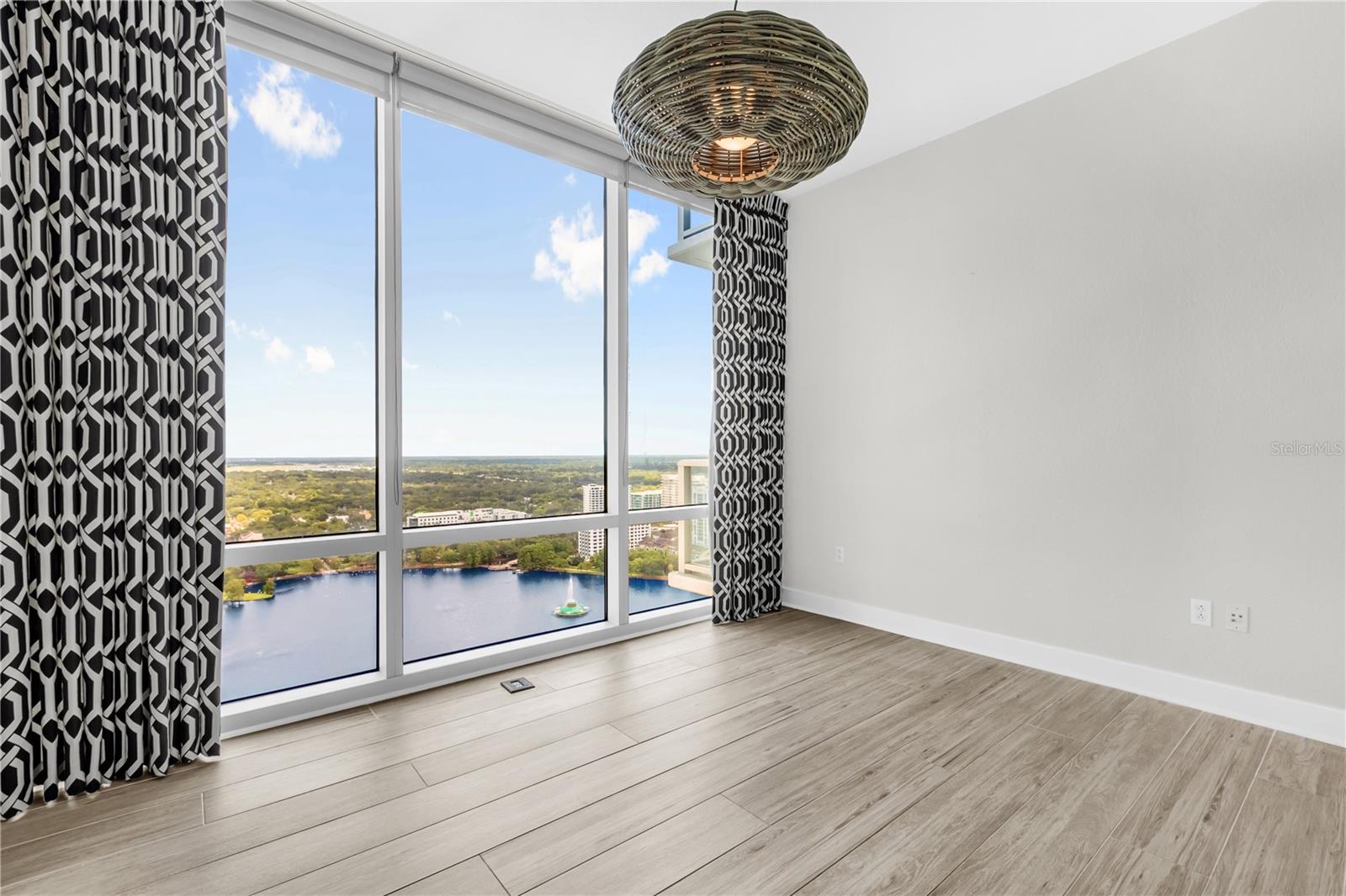 150 E ROBINSON ST #2701