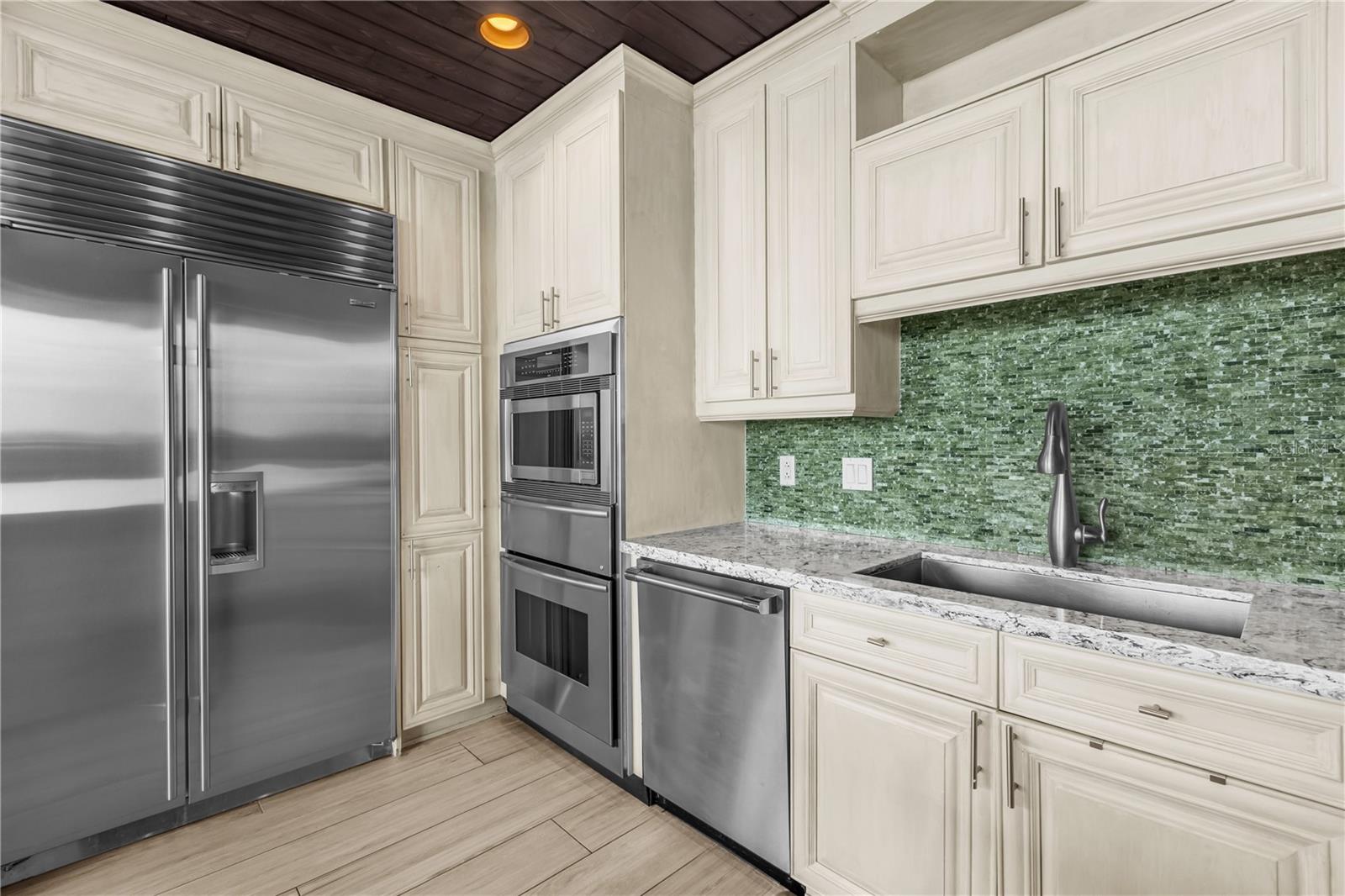 150 E ROBINSON ST #2701