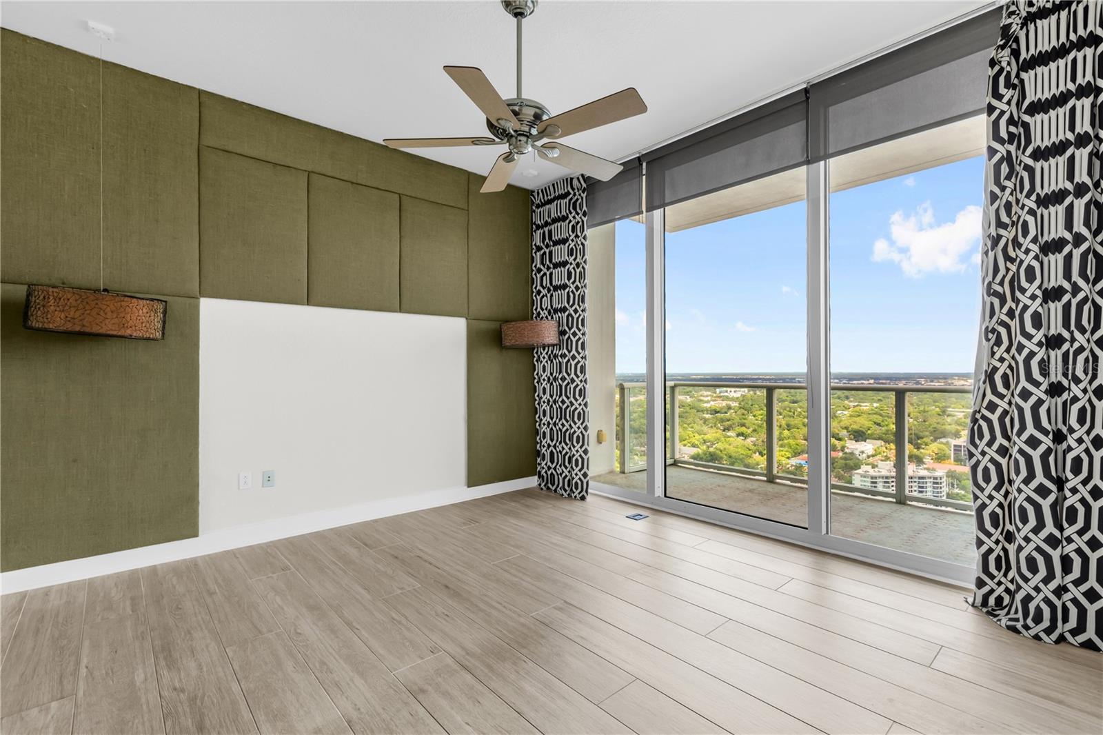 150 E ROBINSON ST #2701