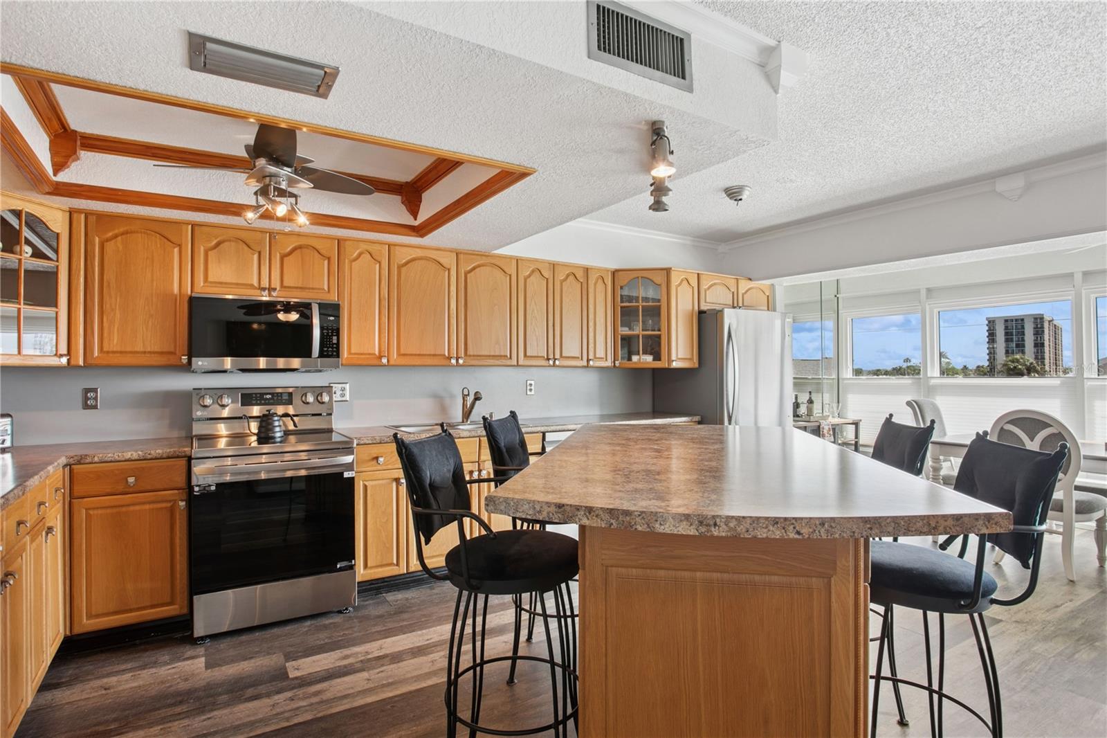 661 POINSETTIA AVE #307