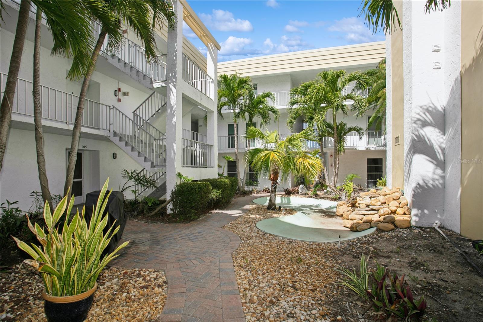 661 POINSETTIA AVE #307