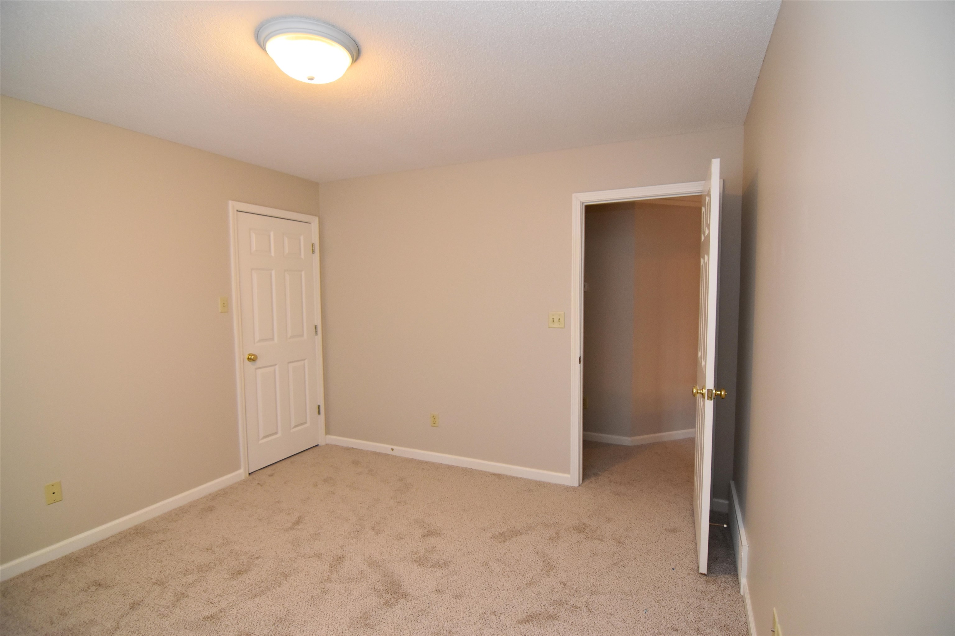 4880 SNICKERS DR