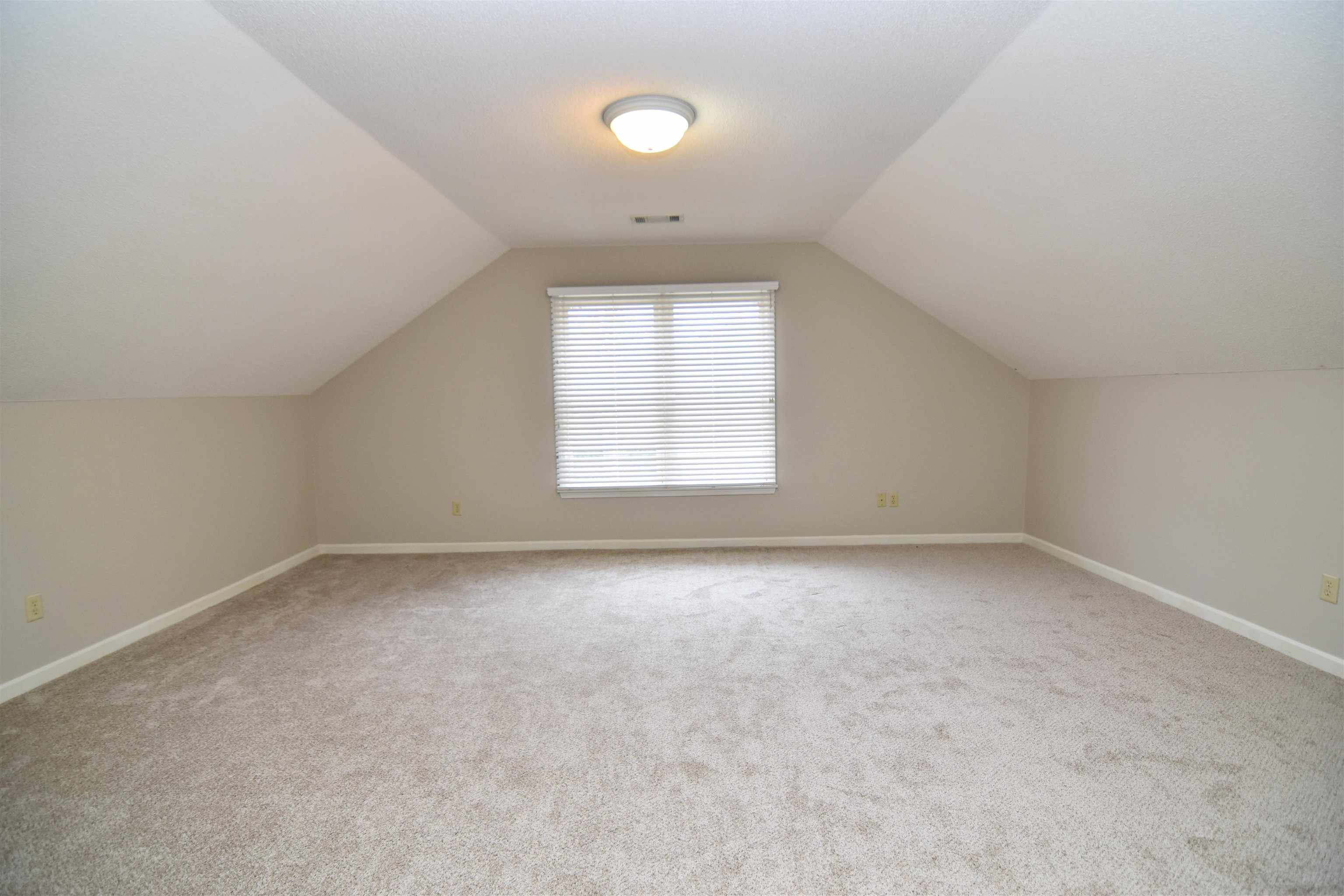 4880 SNICKERS DR