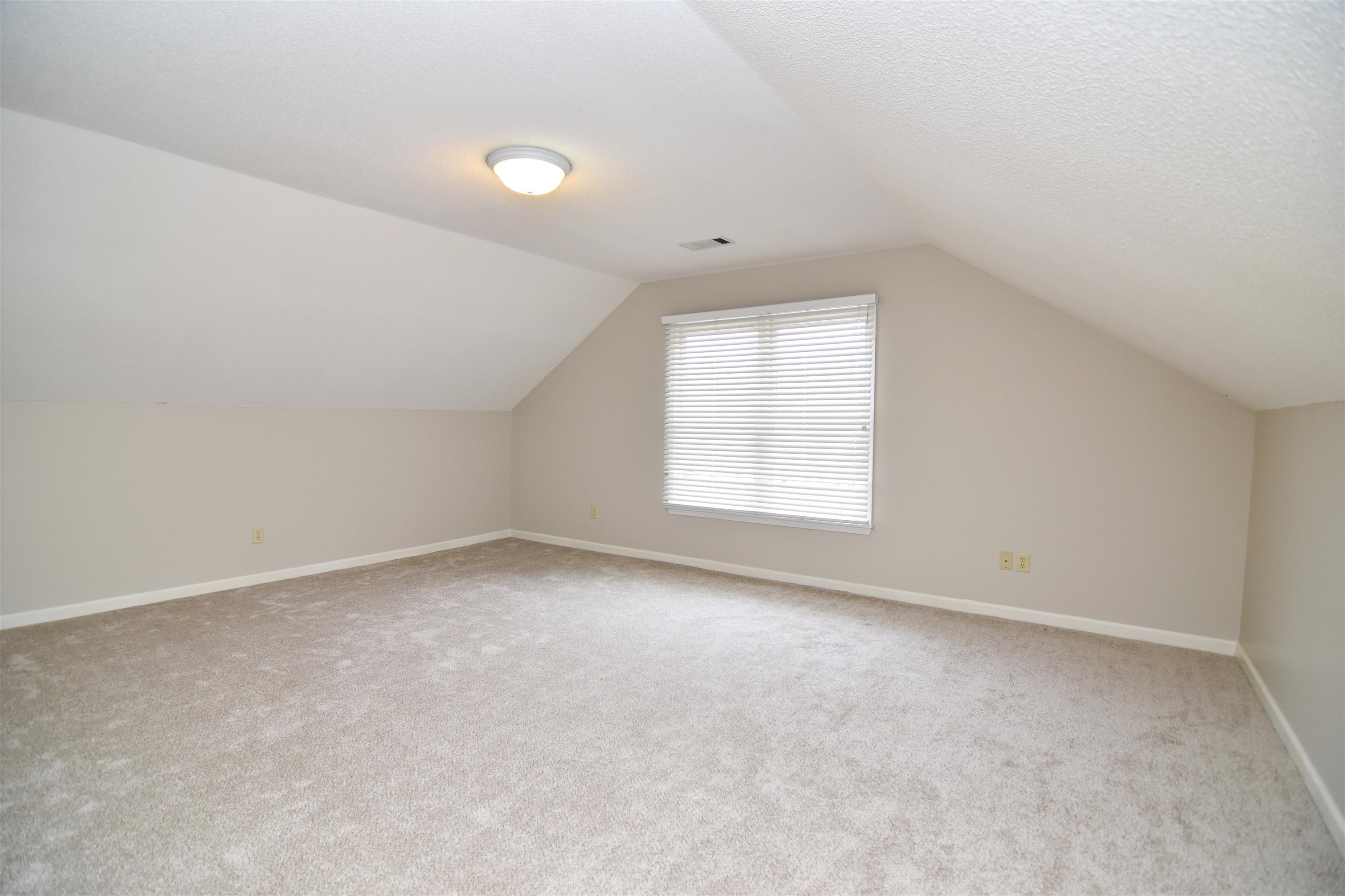 4880 SNICKERS DR