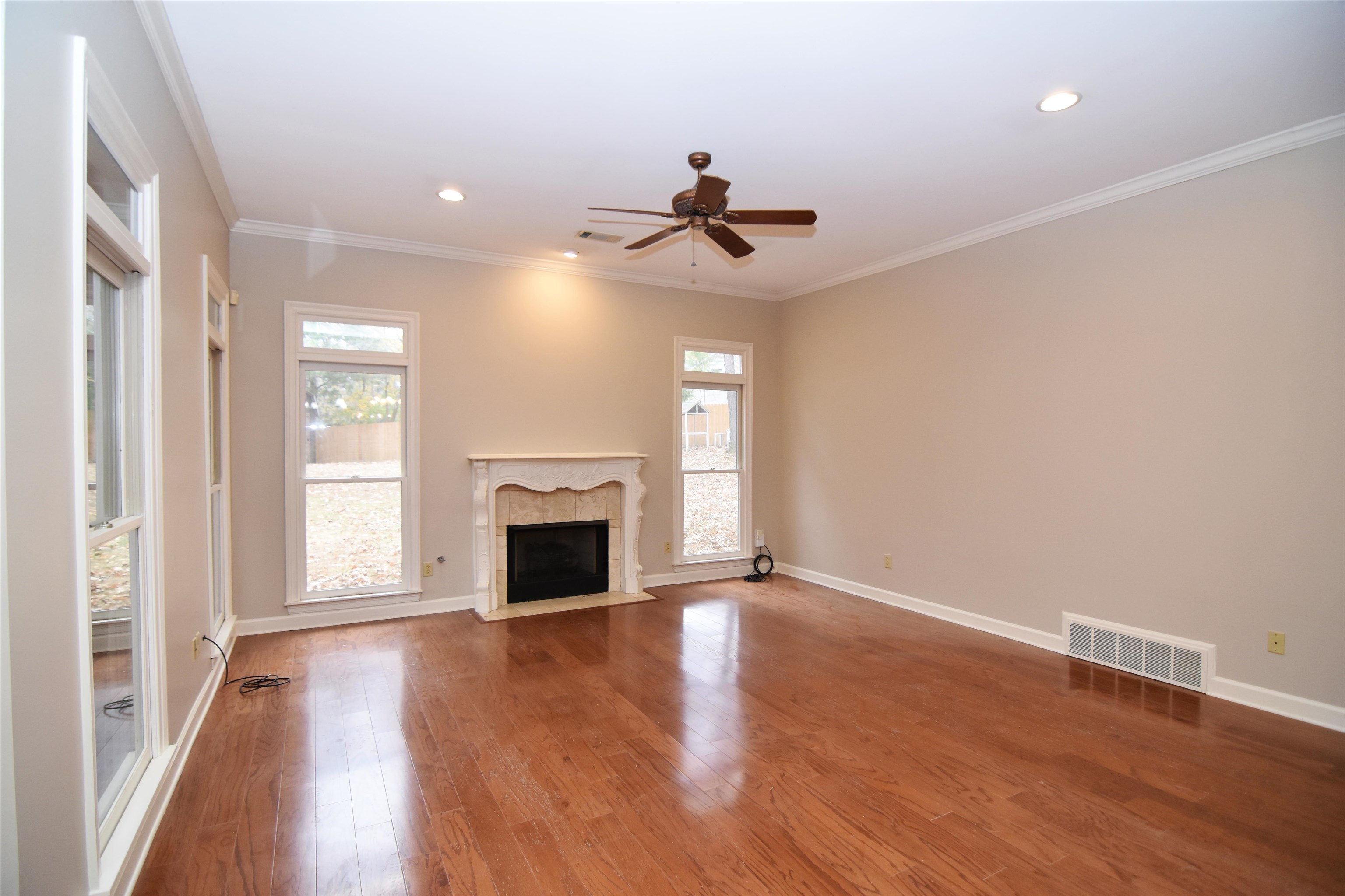 4880 SNICKERS DR