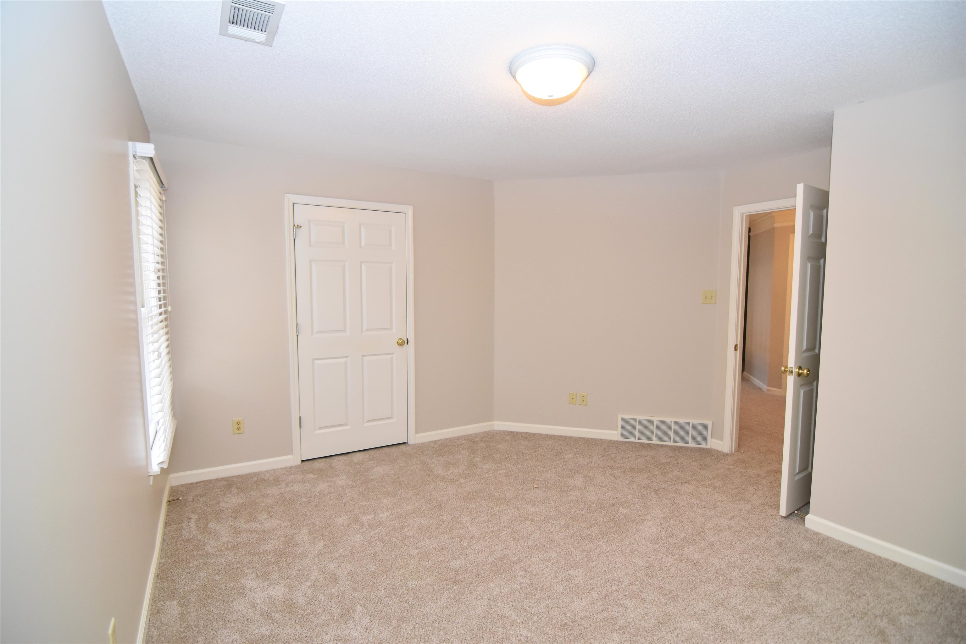 4880 SNICKERS DR