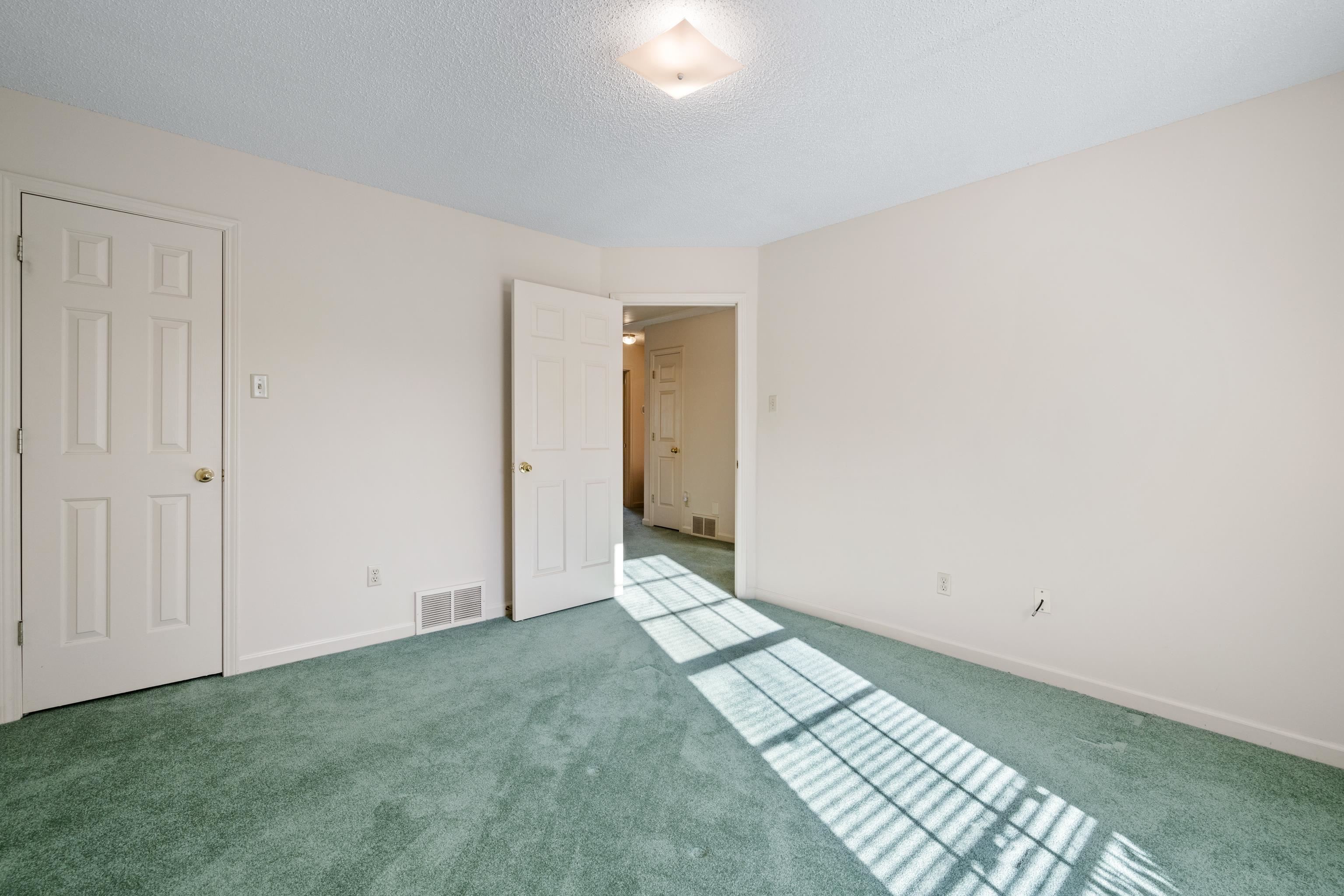 8386 KING WILLIAM DR