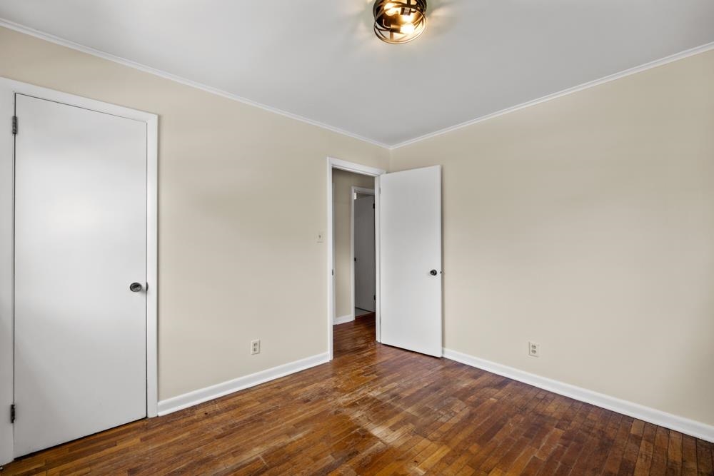 211 DRAKE AVE