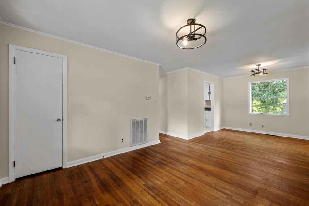 211 DRAKE AVE