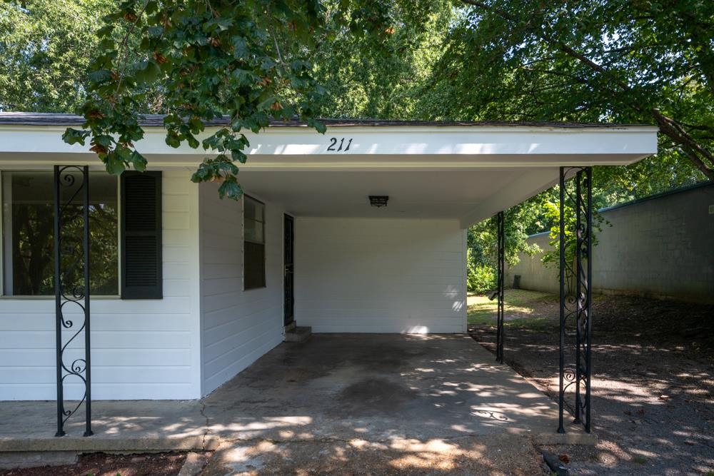 211 DRAKE AVE