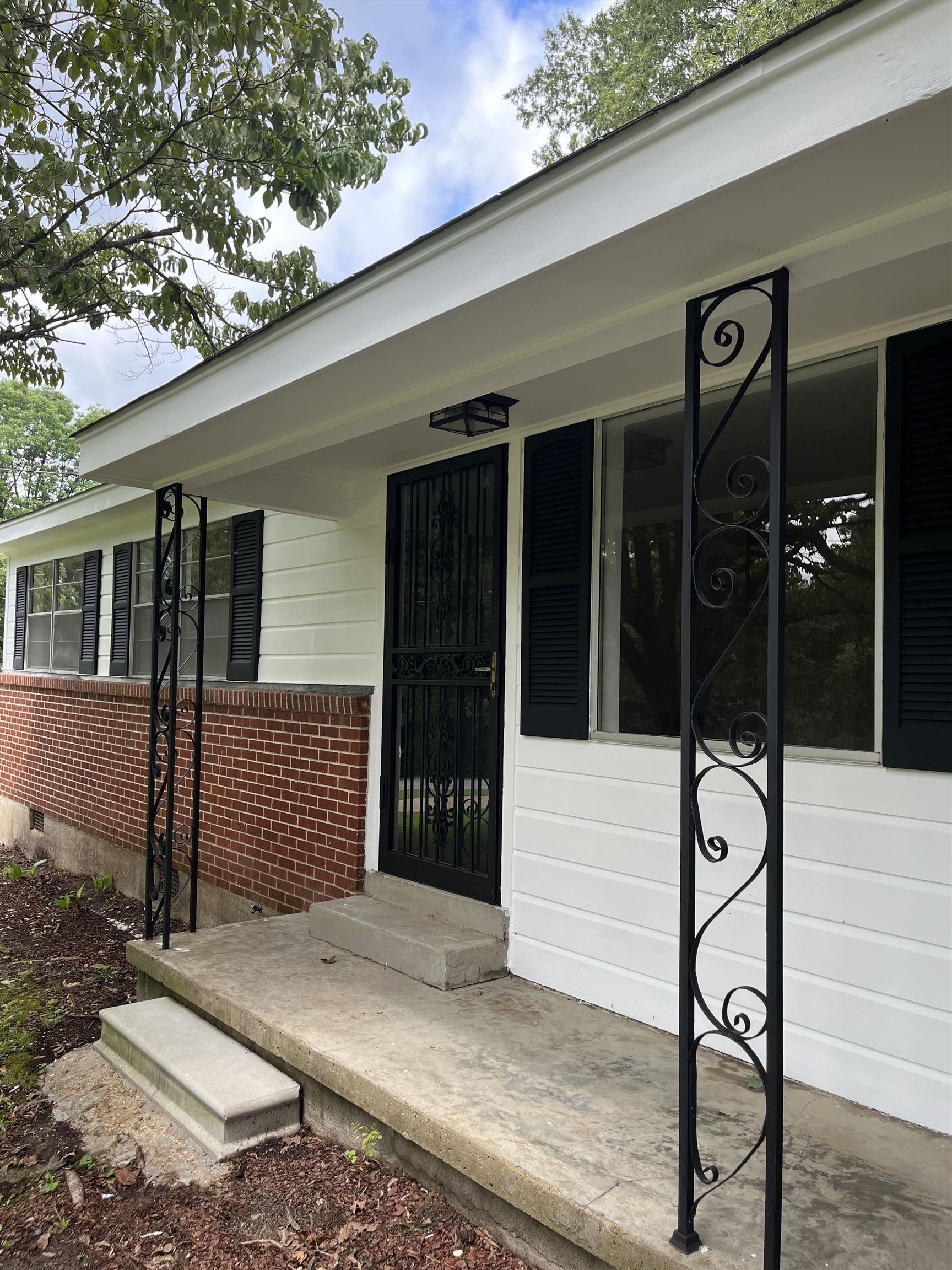 211 DRAKE AVE