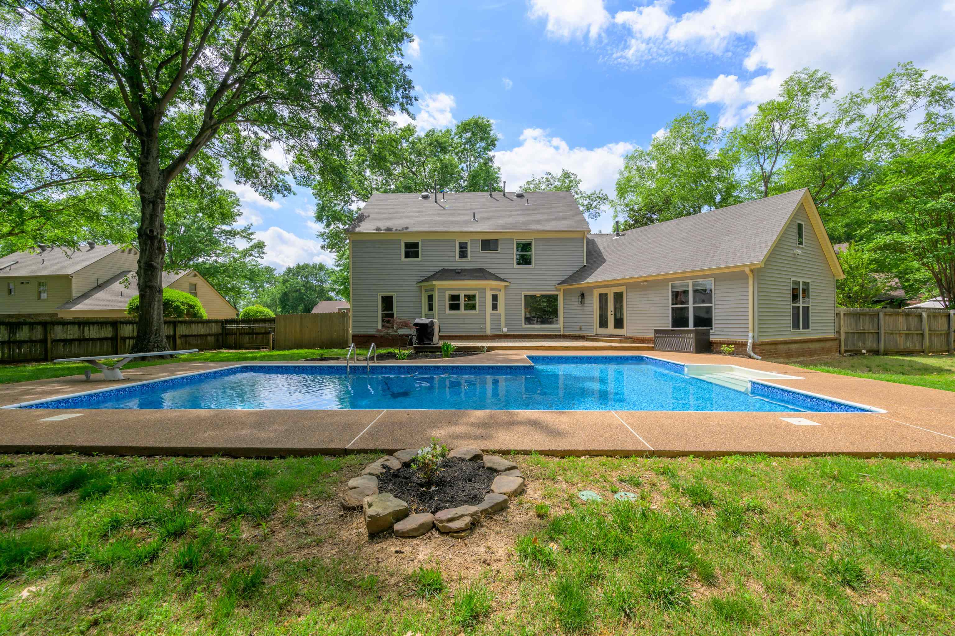 874 MERCERSBURG CV
