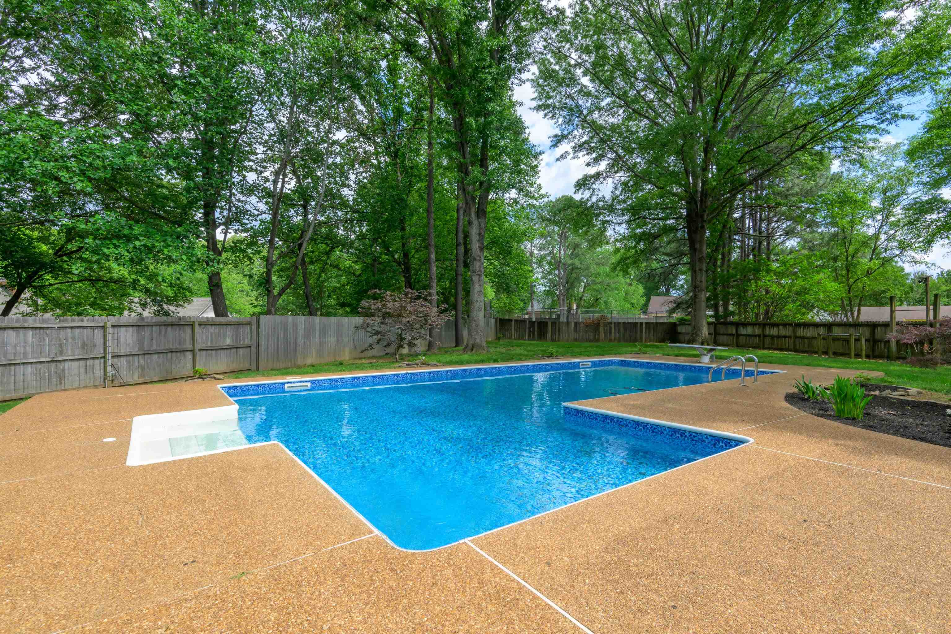 874 MERCERSBURG CV