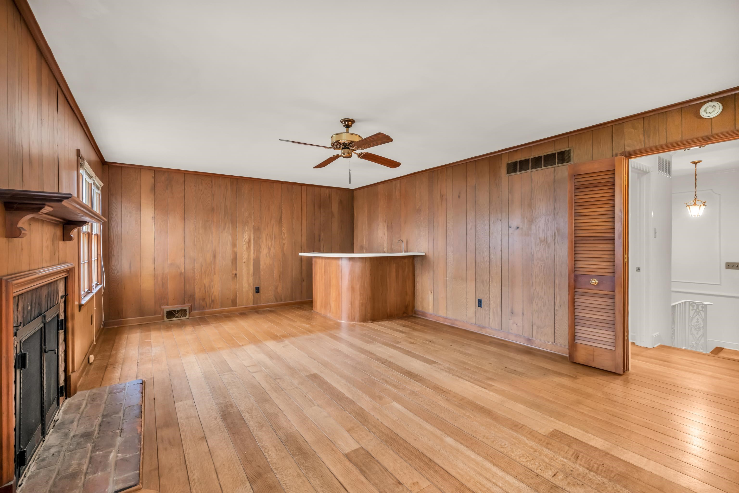 933 PARK VALLEY RD