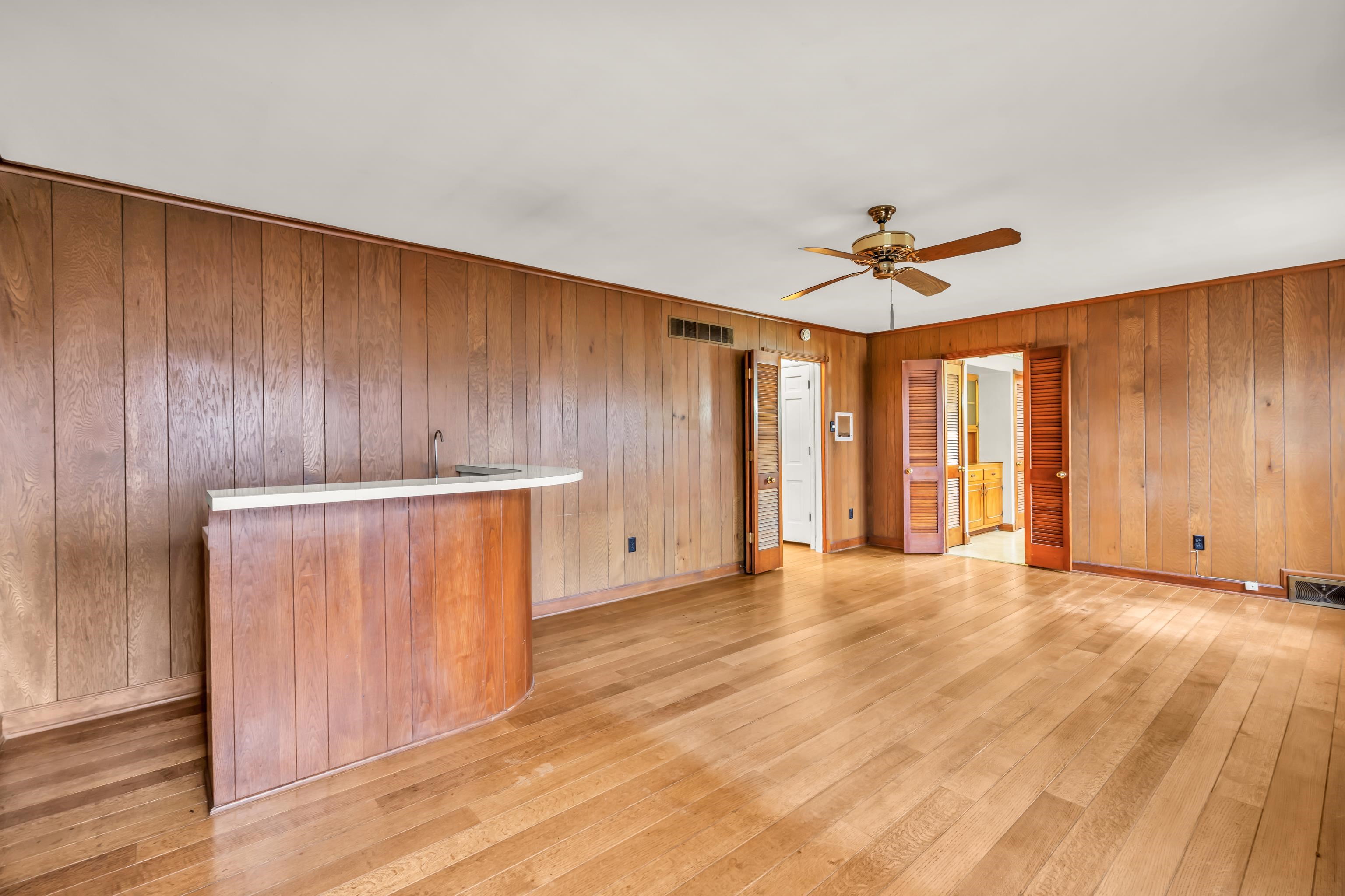 933 PARK VALLEY RD