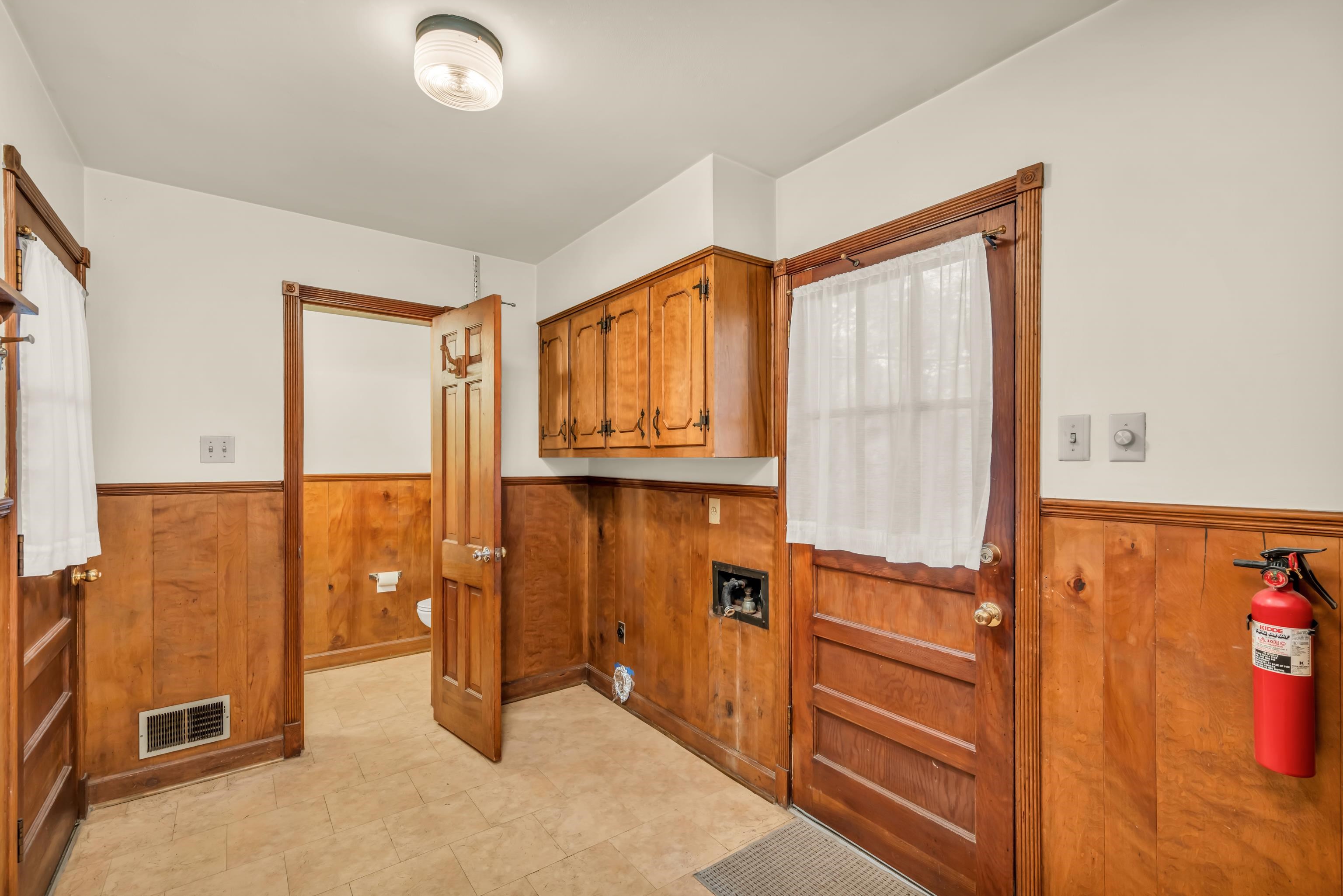 933 PARK VALLEY RD