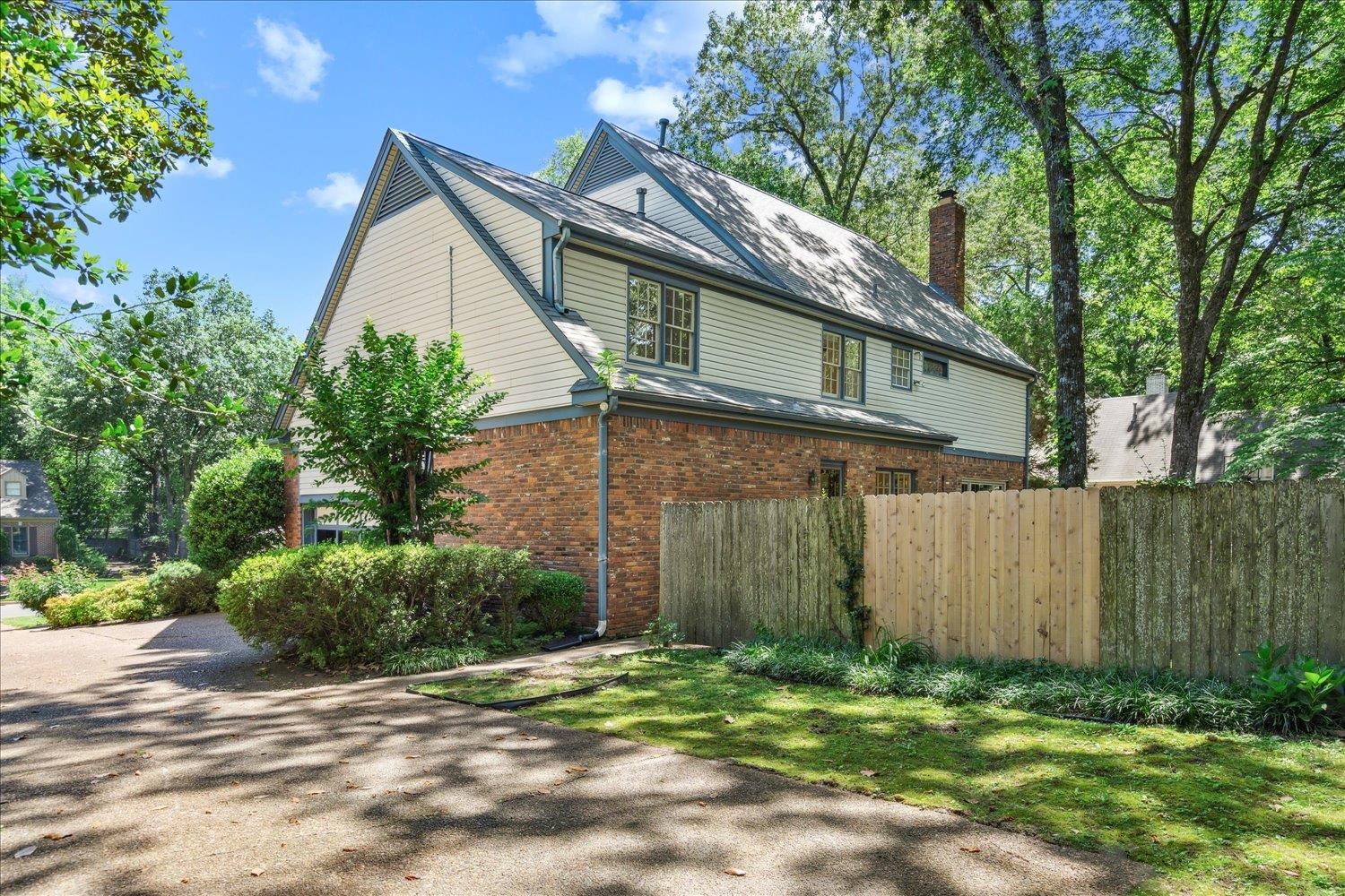 6483 N OAK SHADOWS CIR