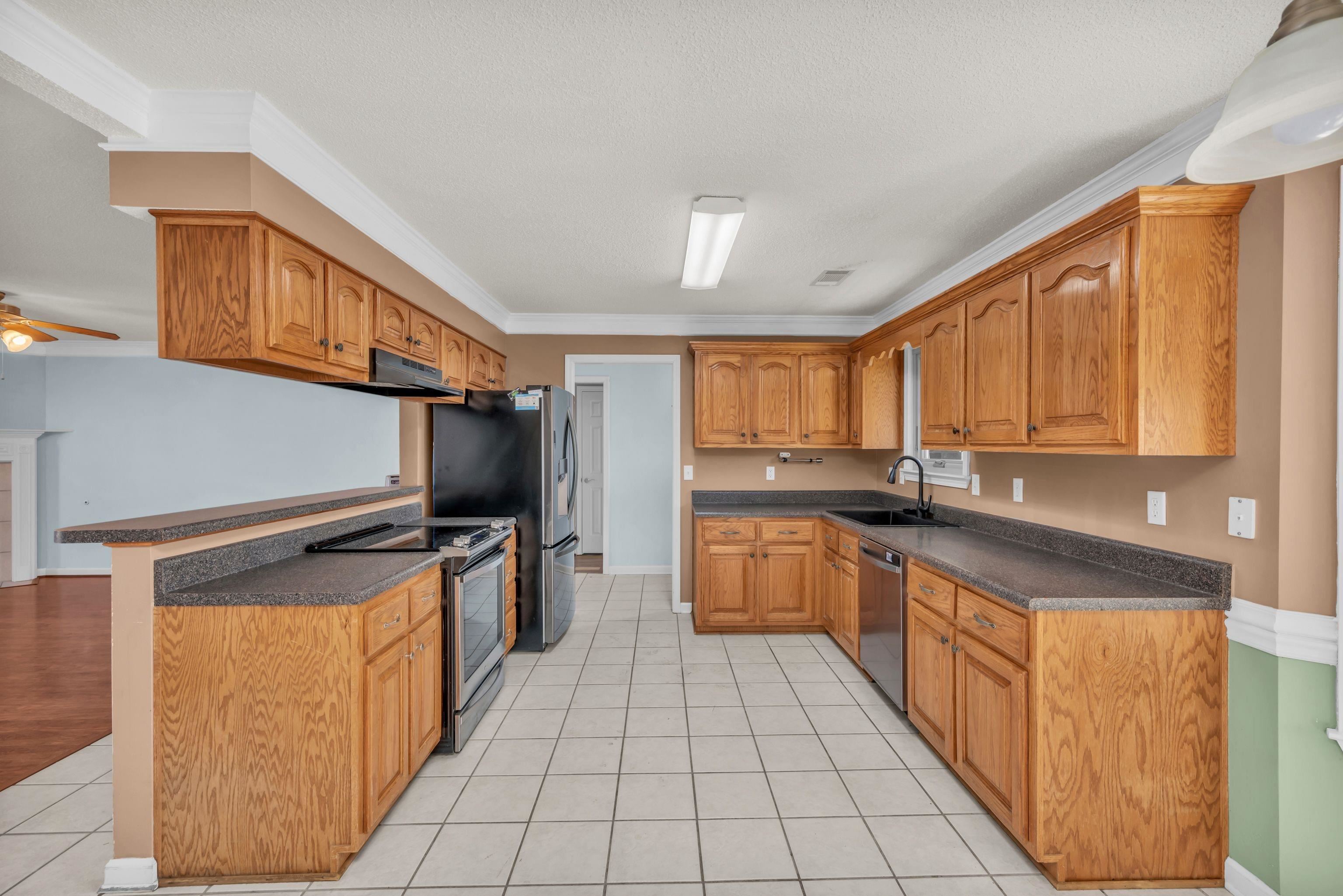 14 AZALEA DR