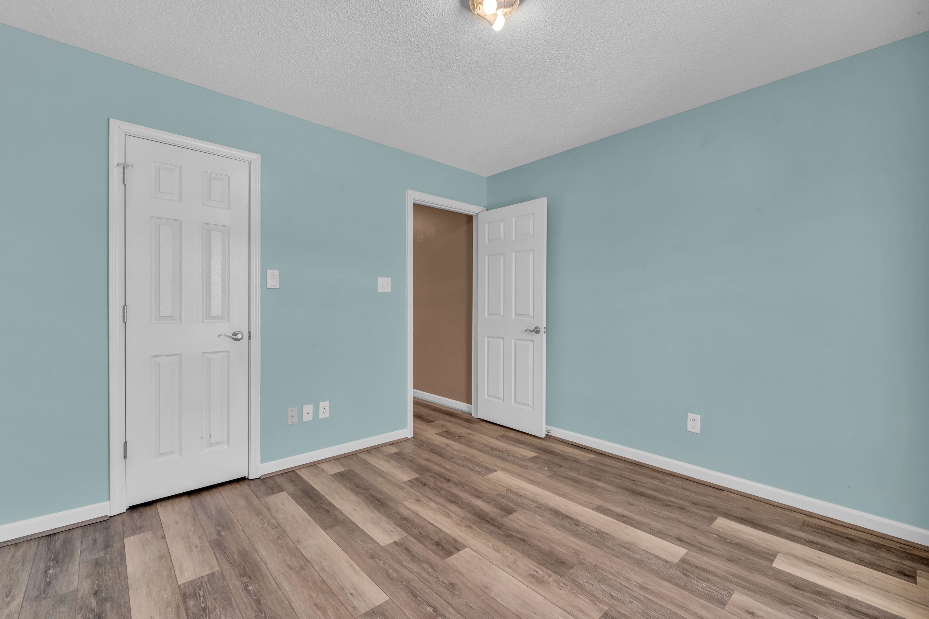 14 AZALEA DR