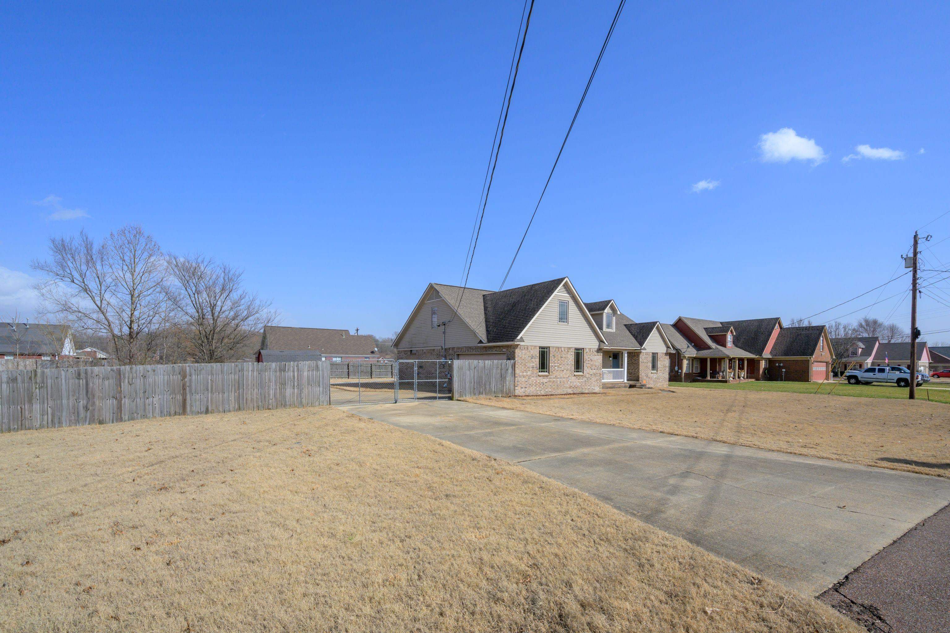 14 AZALEA DR