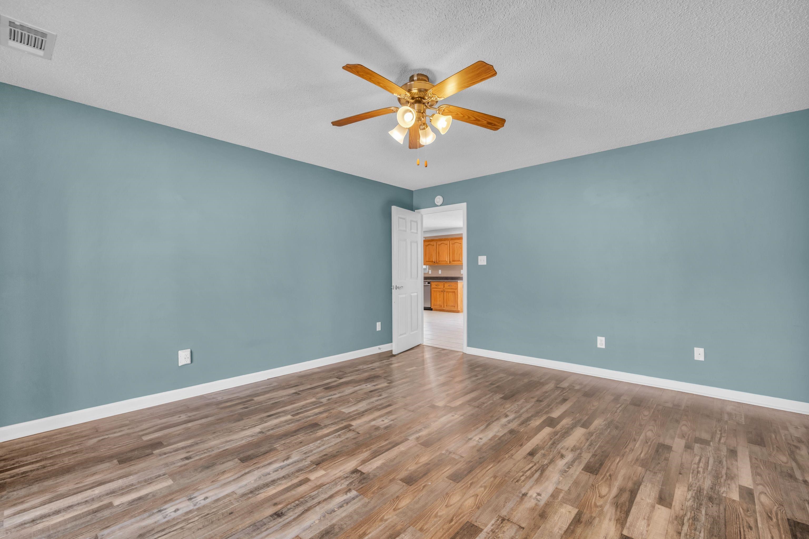 14 AZALEA DR