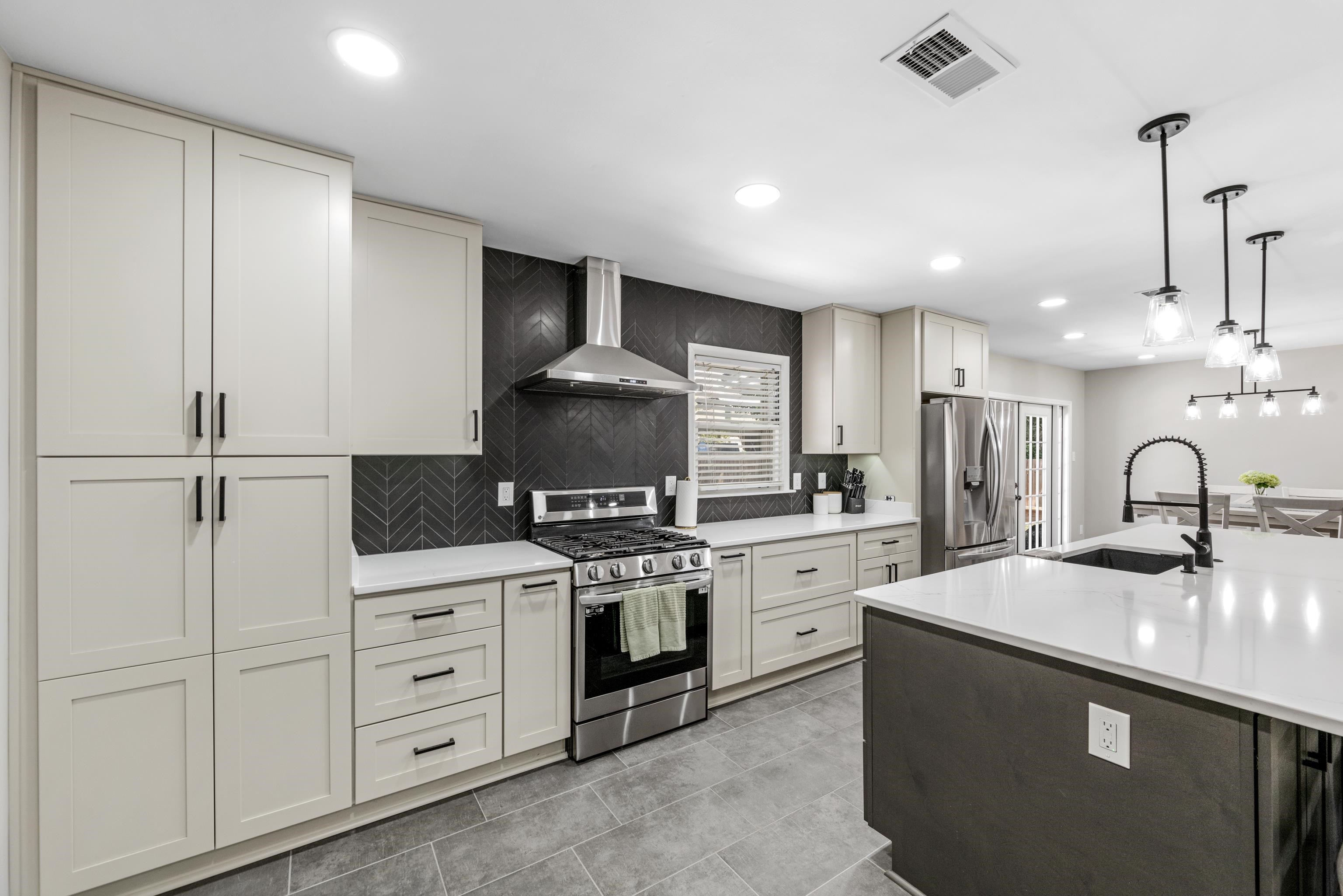 4948 FAIRFIELD CIR
