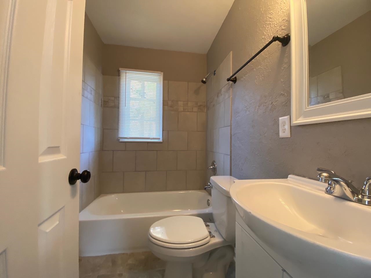 516 JEANNE DR
