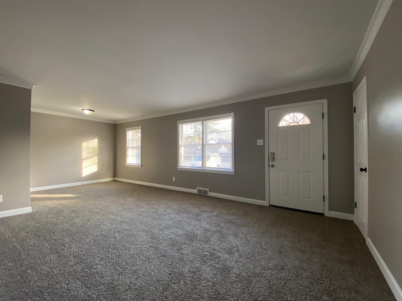 516 JEANNE DR