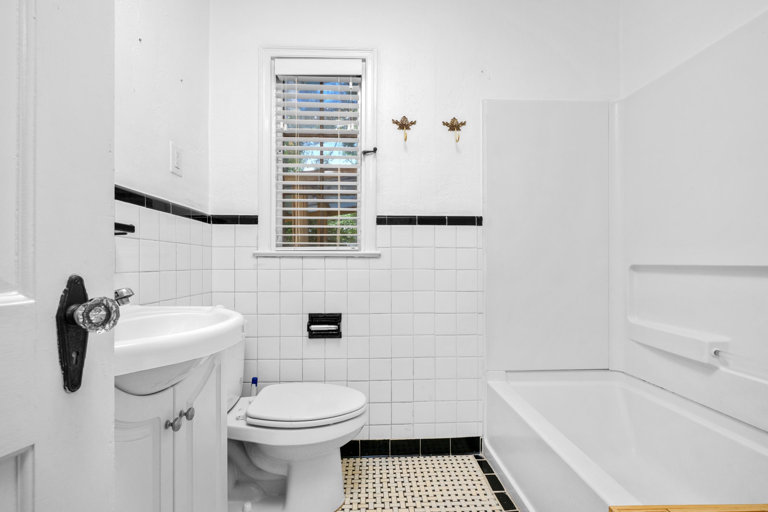 37 S ALICIA DR