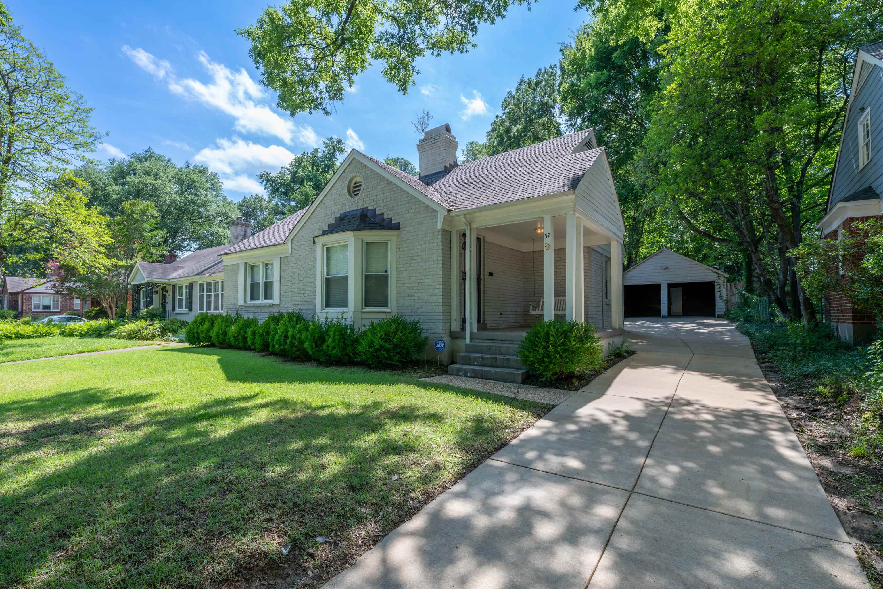 37 S ALICIA DR