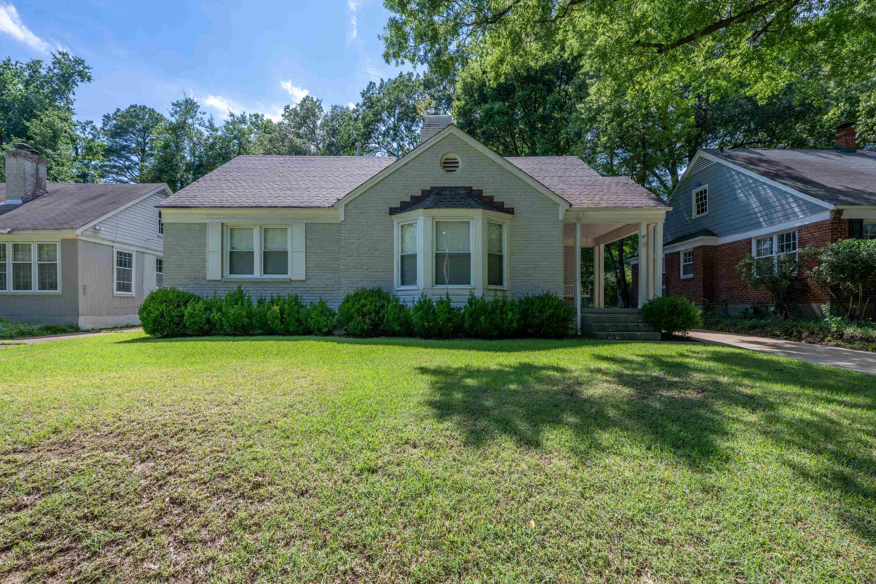 37 S ALICIA DR