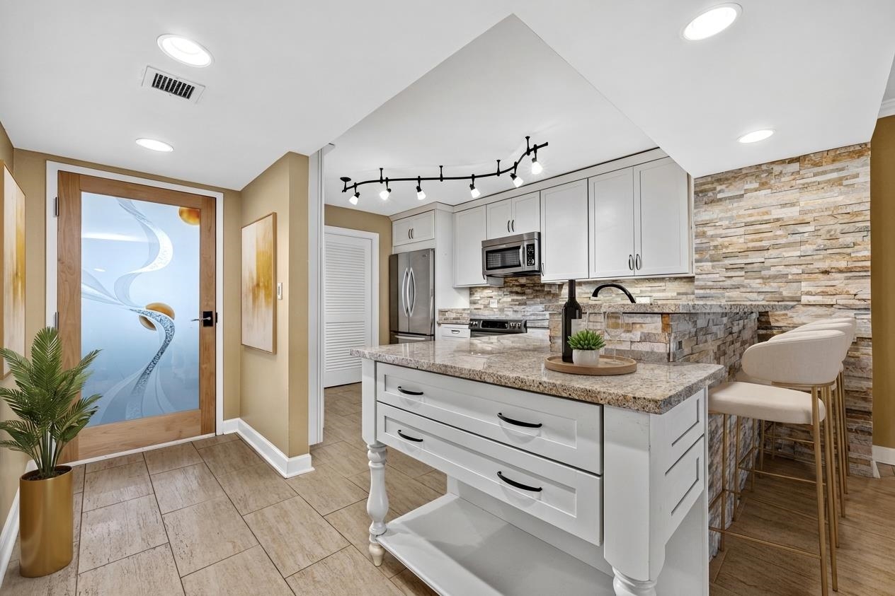 200 WAGNER PL Unit: 805